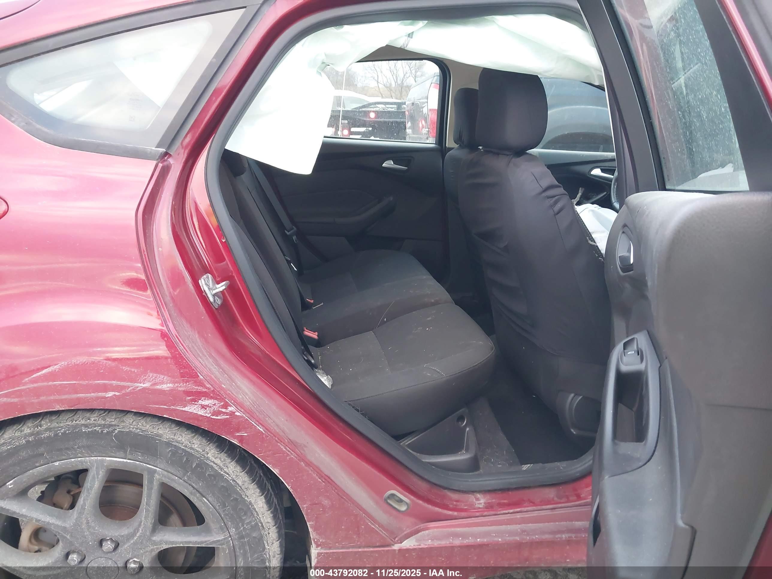 FORD FOCUS image 8