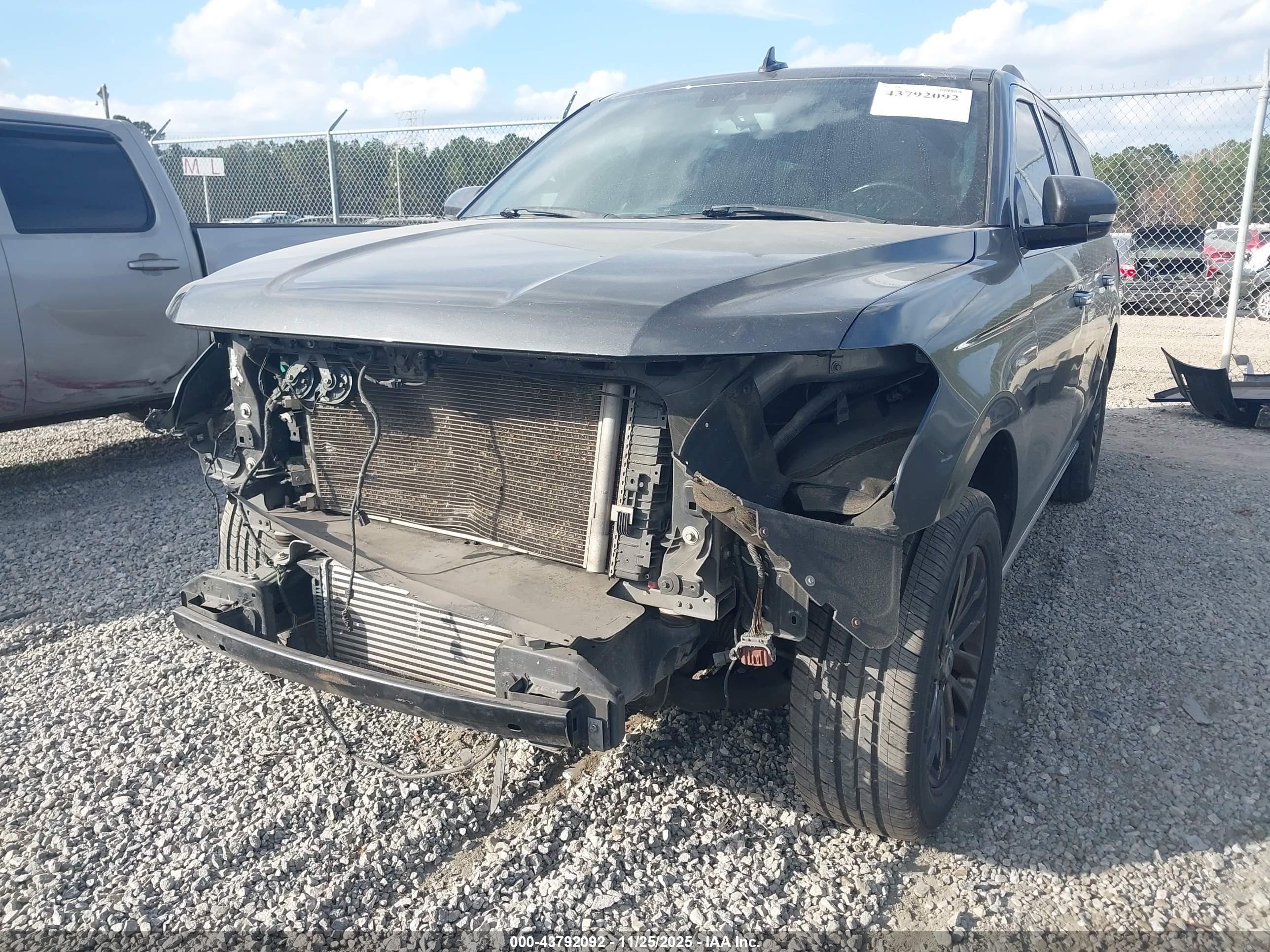 FORD EXPEDITION image 6