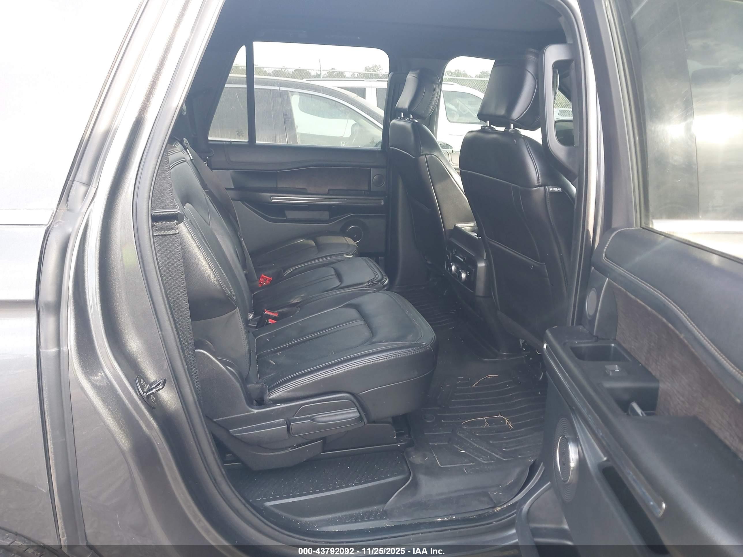 FORD EXPEDITION image 8