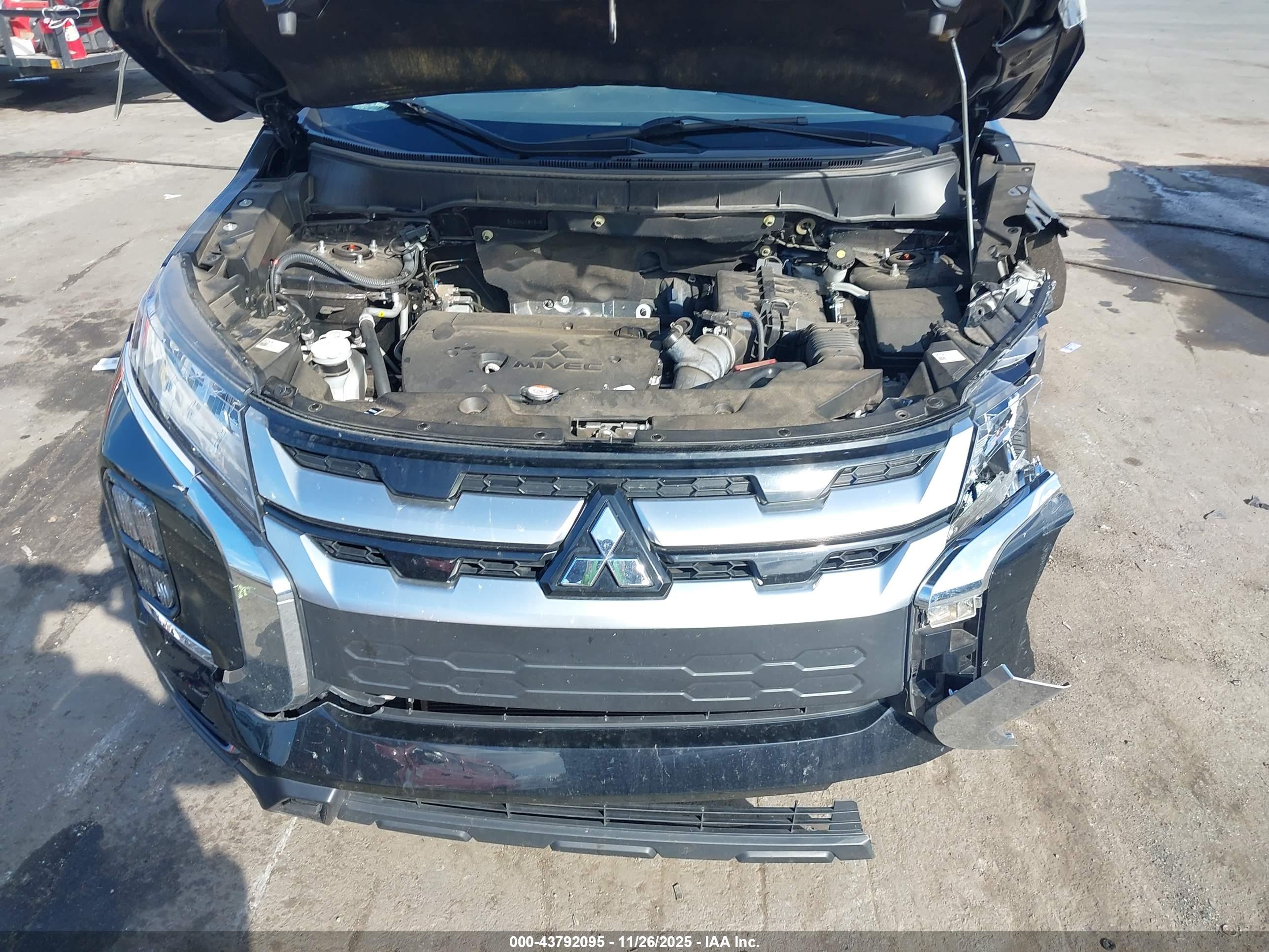 MITSUBISHI OUTLANDER image 10