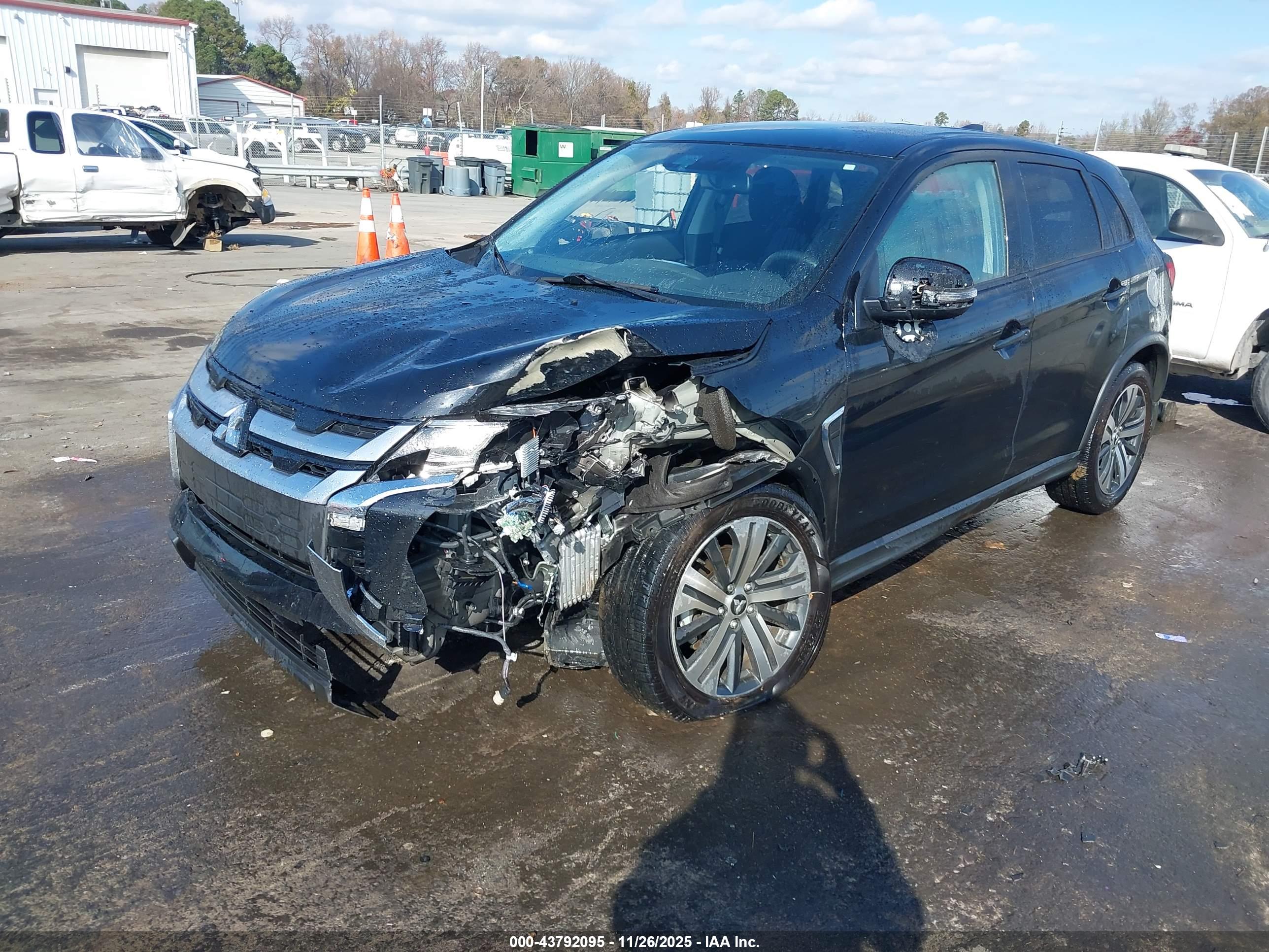 MITSUBISHI OUTLANDER image 2