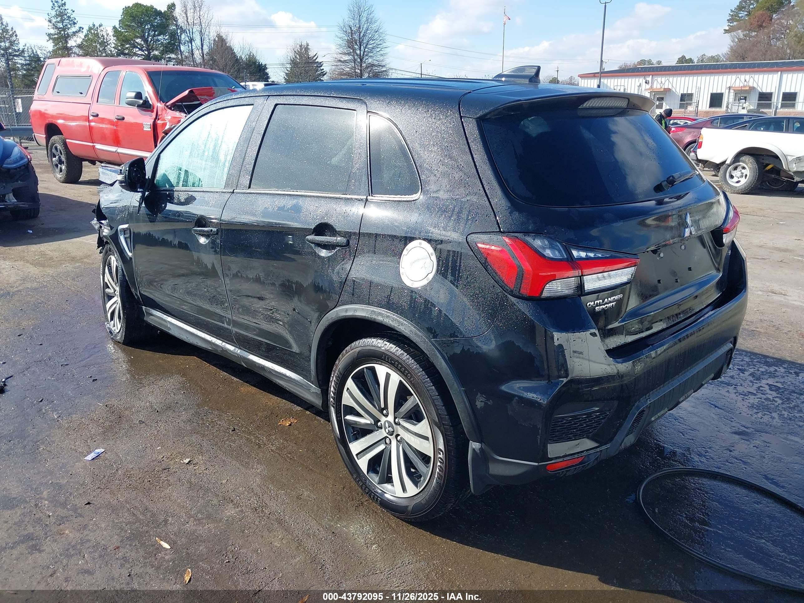 MITSUBISHI OUTLANDER image 3
