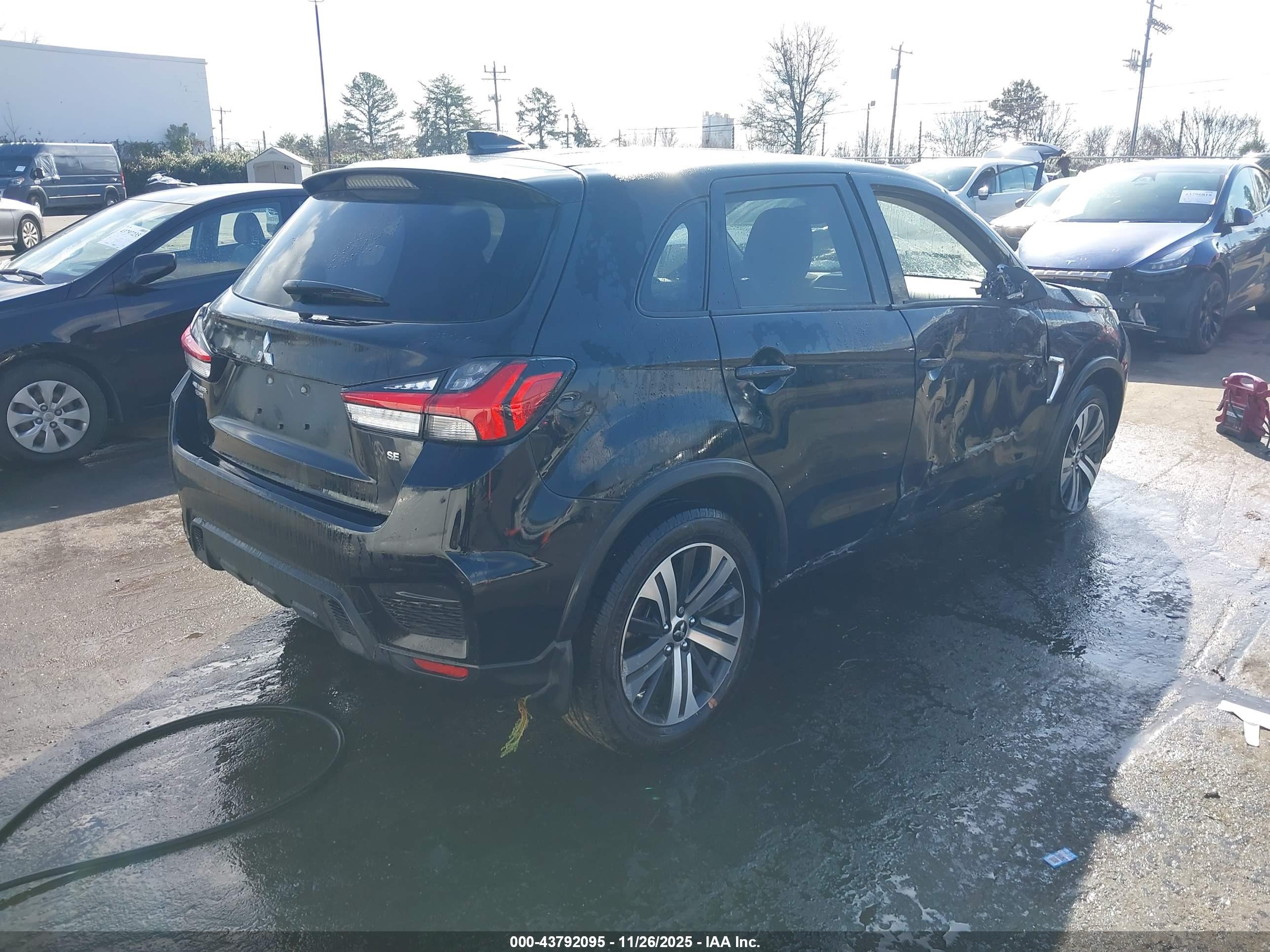 MITSUBISHI OUTLANDER image 4