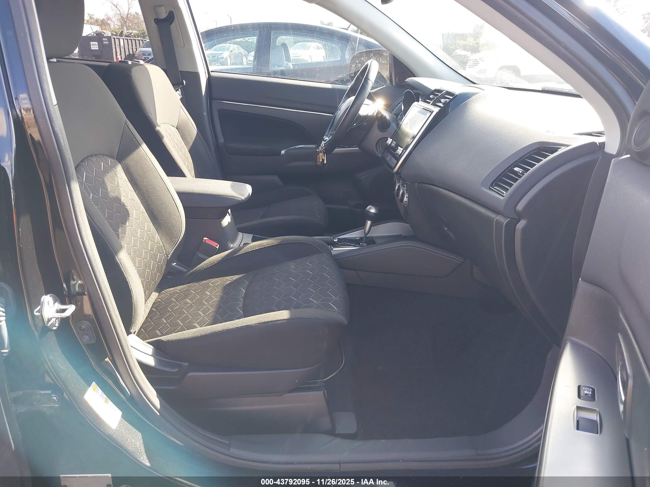 MITSUBISHI OUTLANDER image 5