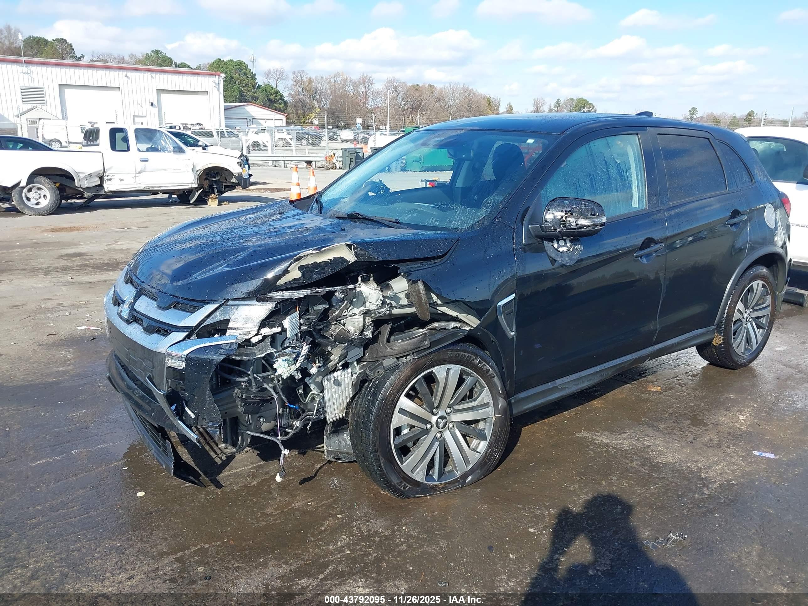 MITSUBISHI OUTLANDER image 6