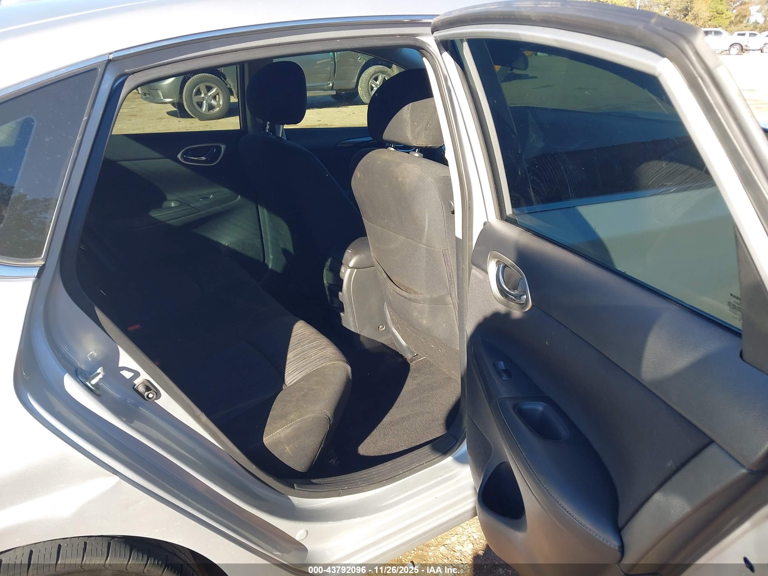 NISSAN SENTRA image 8