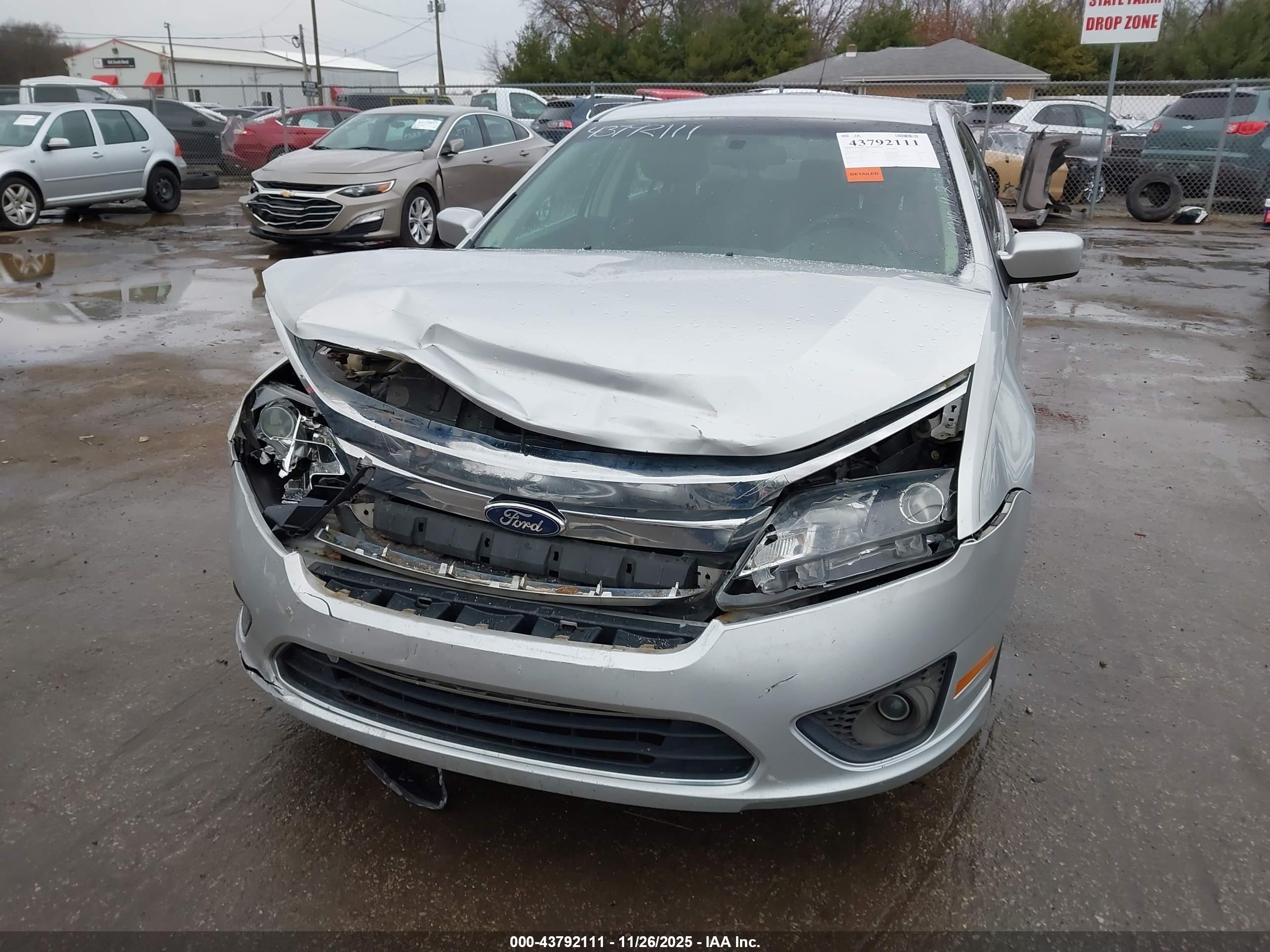 FORD FUSION image 6