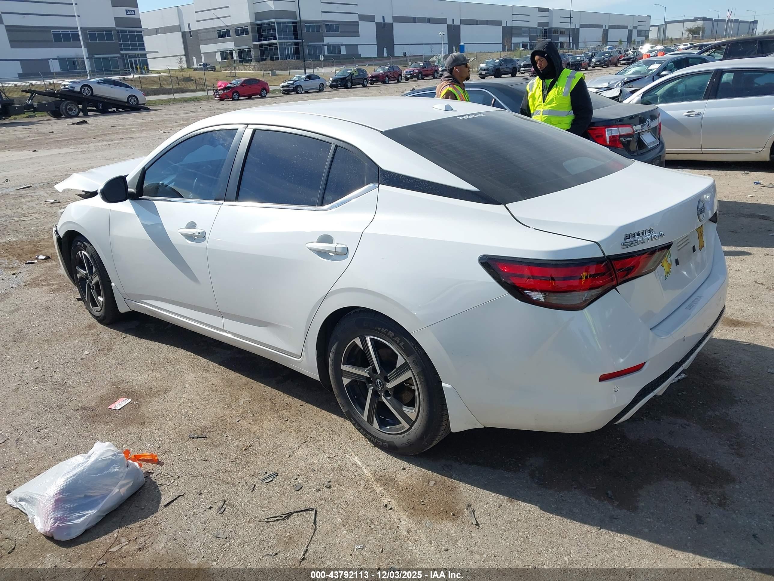 NISSAN SENTRA image 3