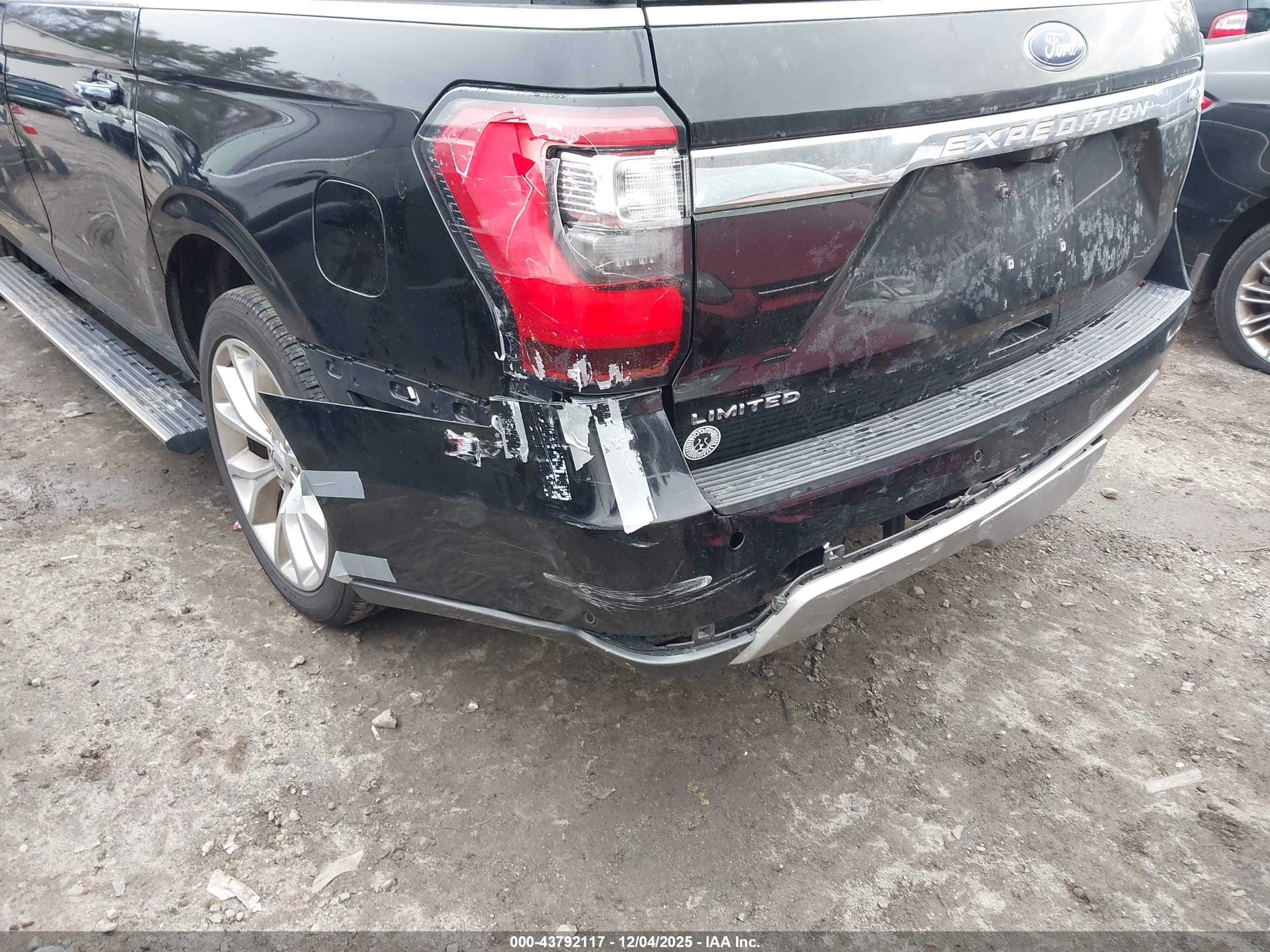 FORD EXPEDITION image 6