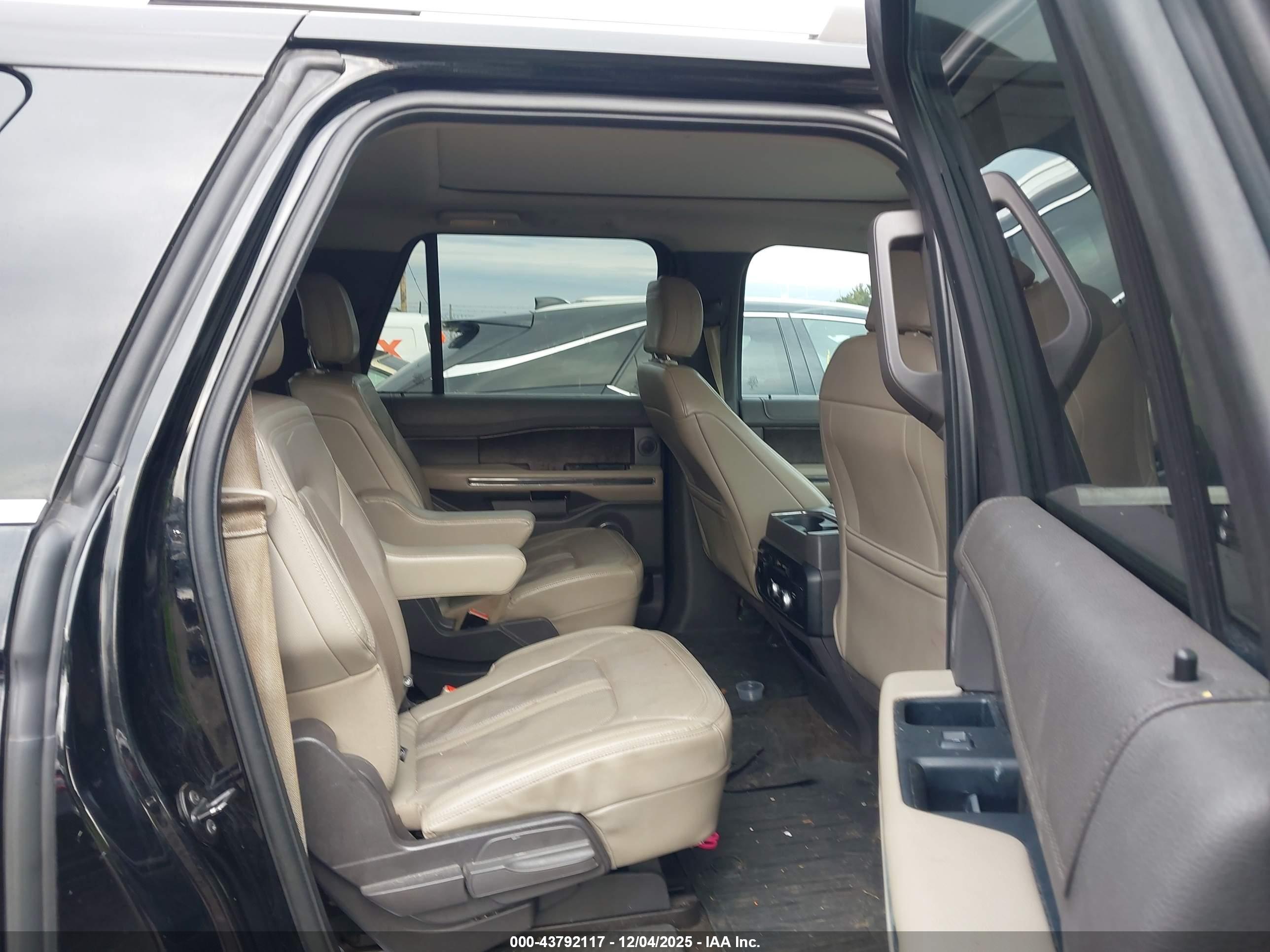 FORD EXPEDITION image 8