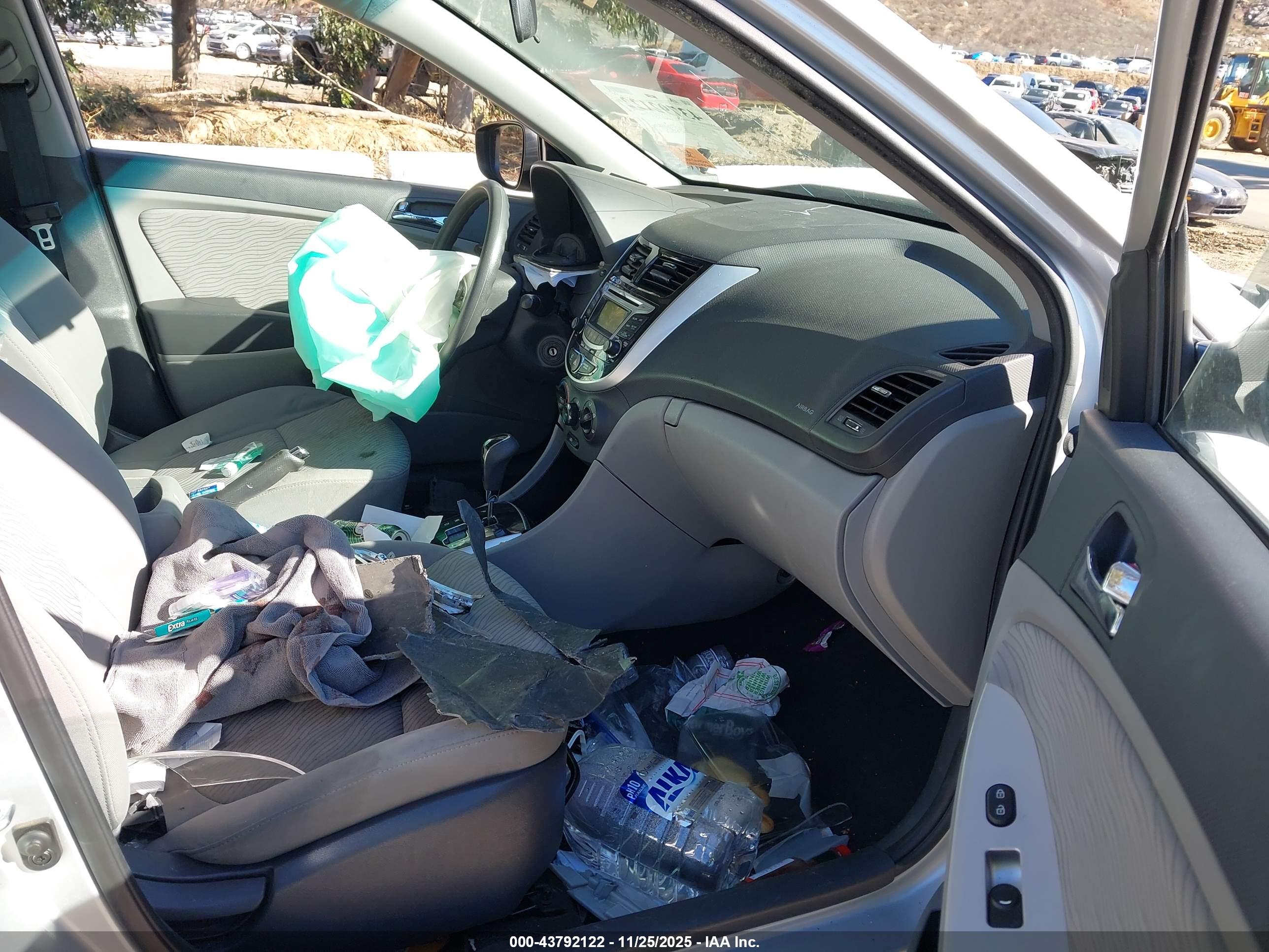 HYUNDAI ACCENT image 5