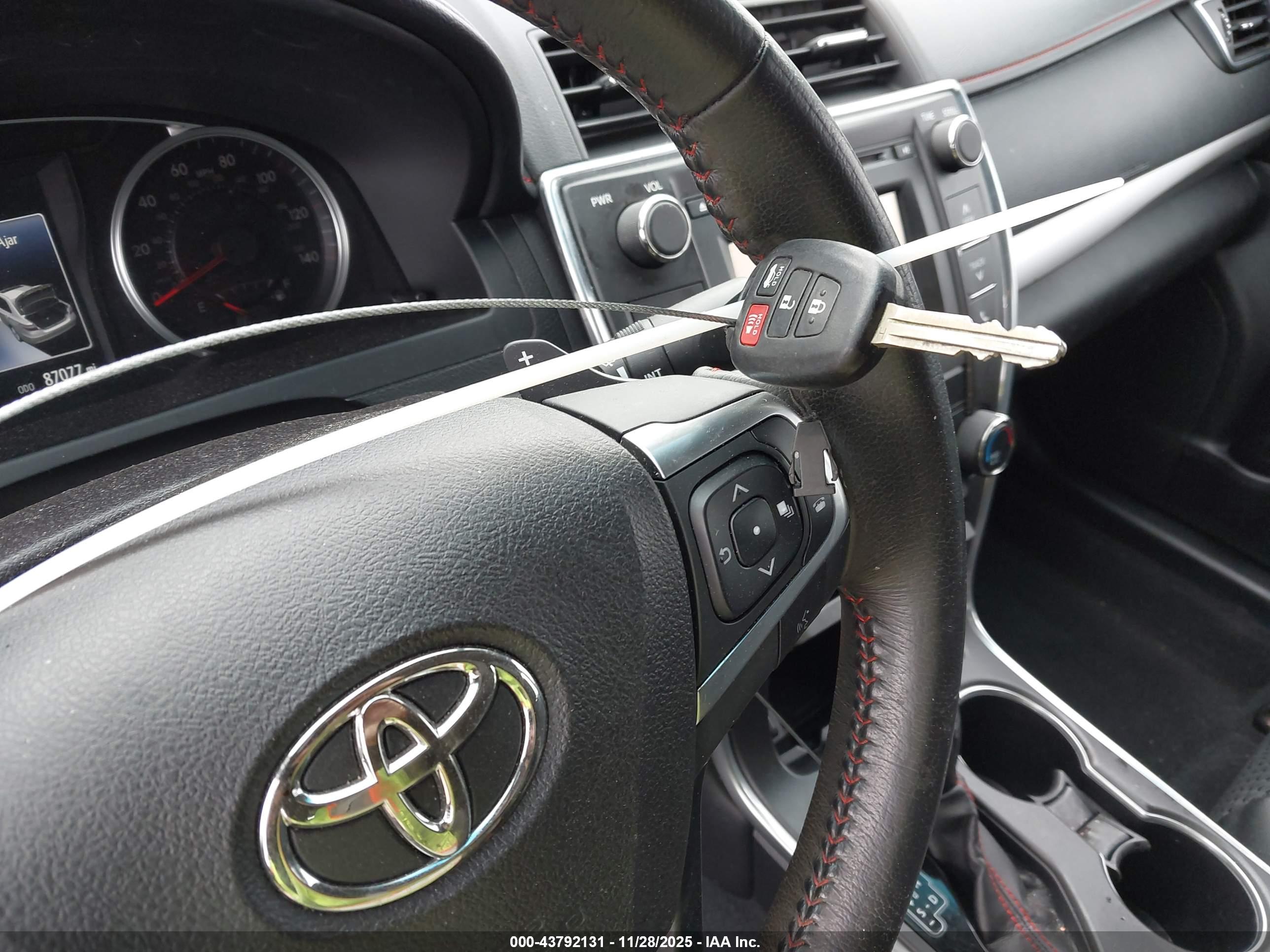 TOYOTA CAMRY image 11