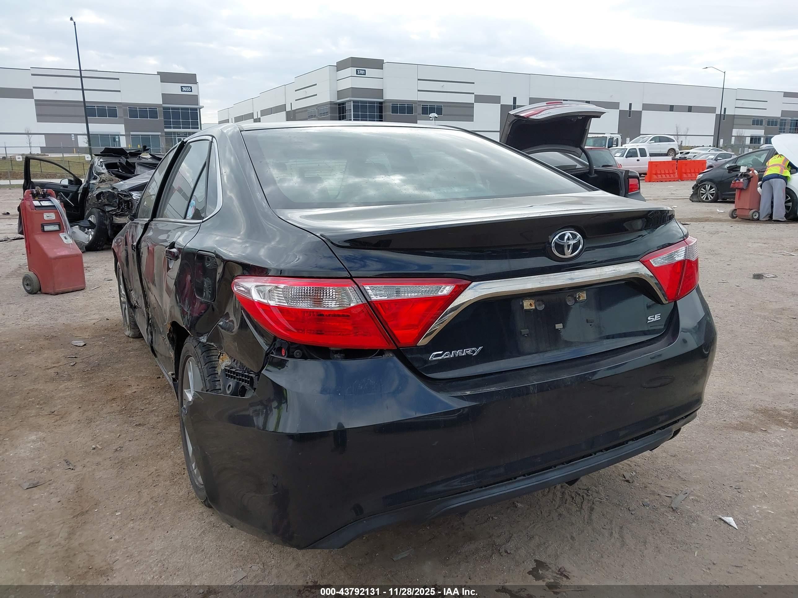 TOYOTA CAMRY image 3