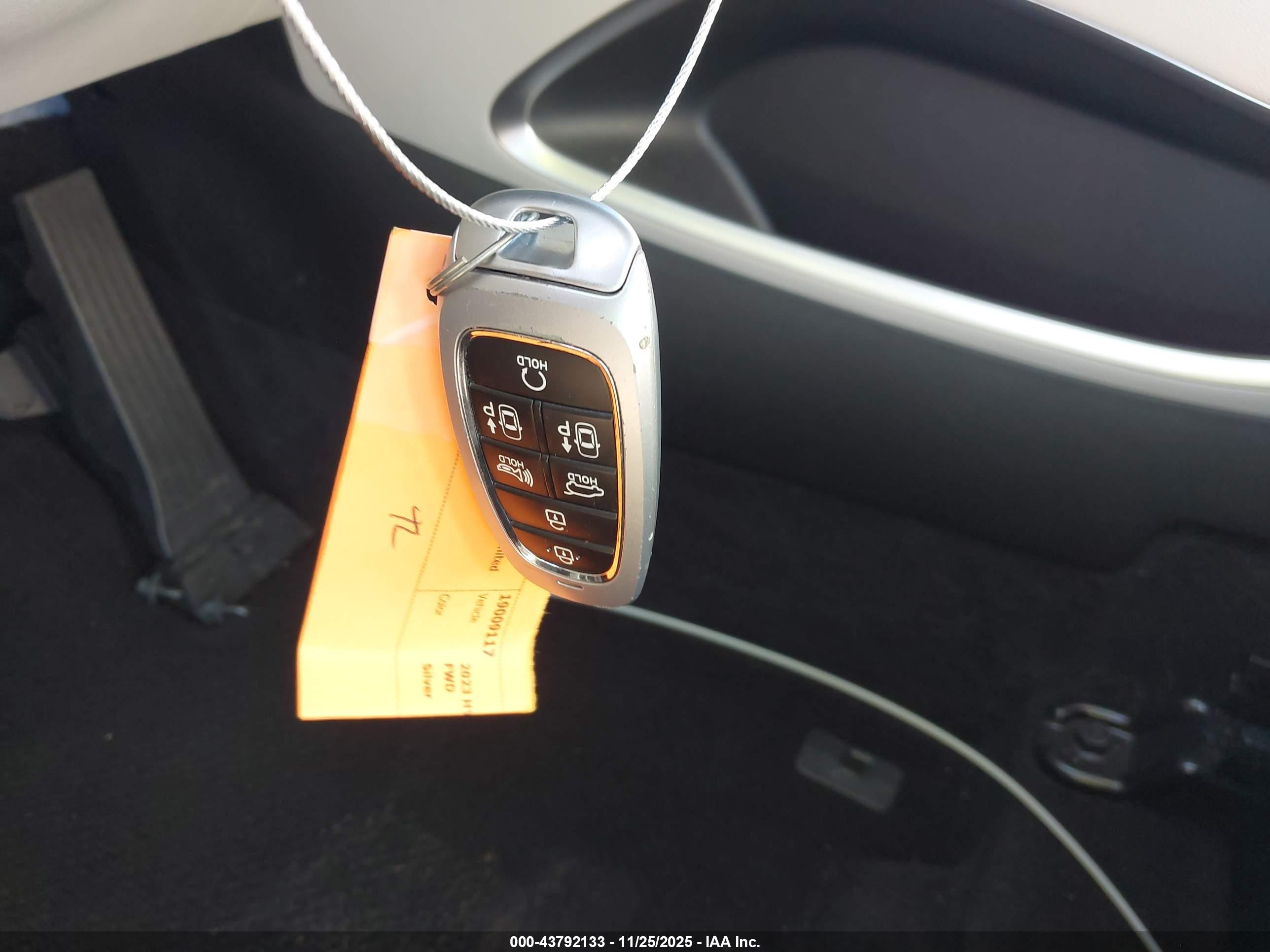 HYUNDAI TUCSON image 11
