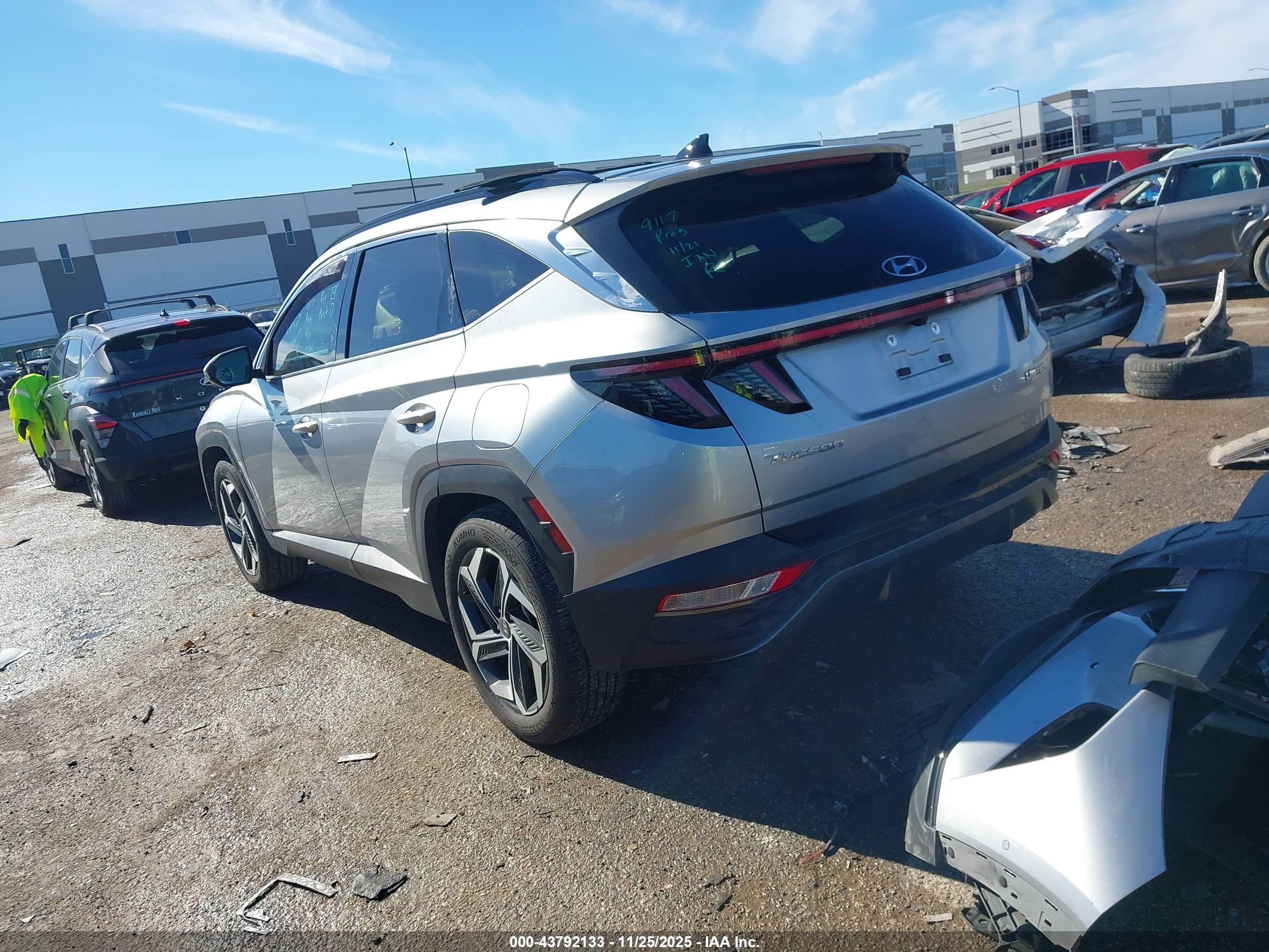 HYUNDAI TUCSON image 3