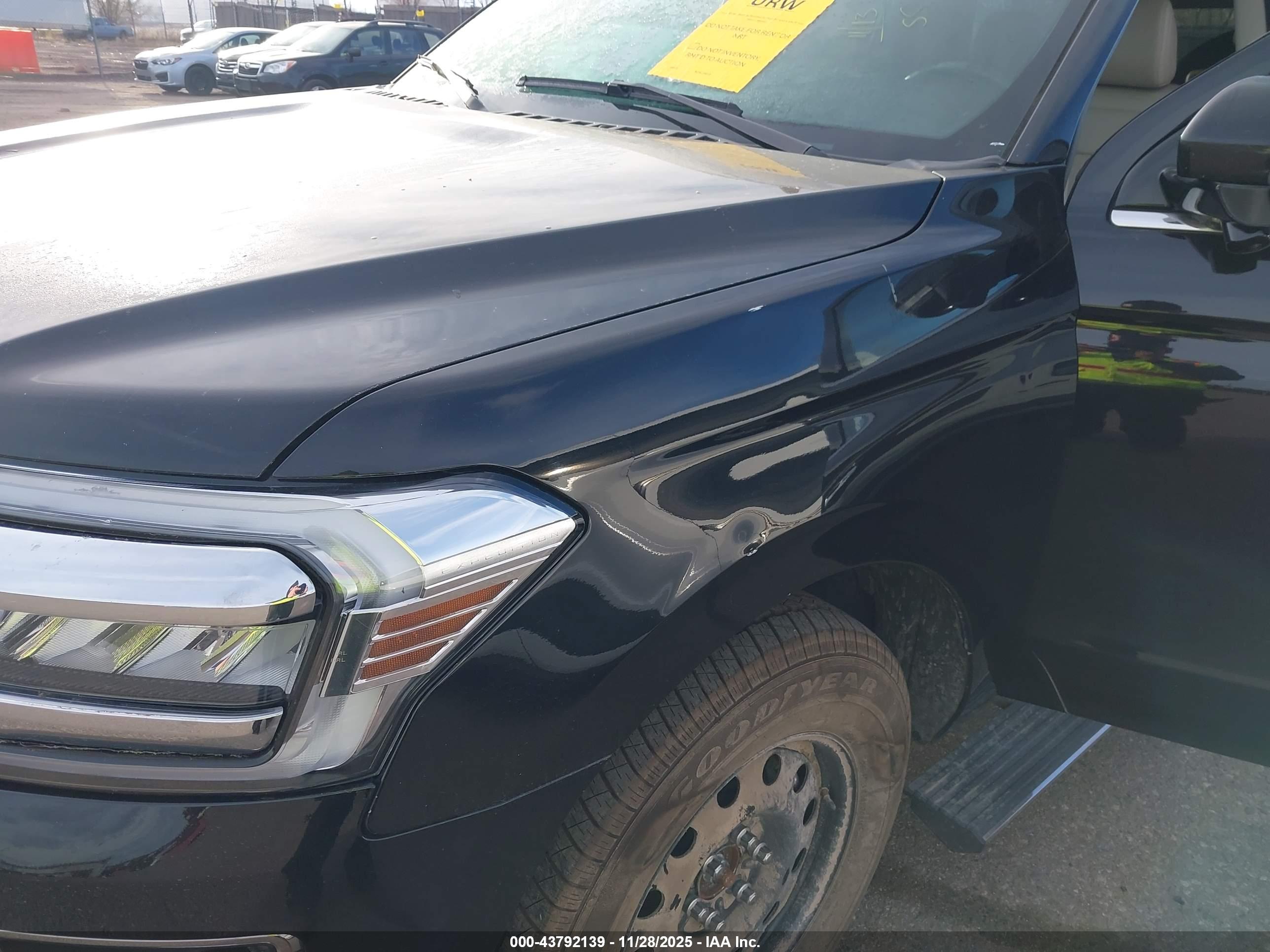 FORD EXPEDITION image 6