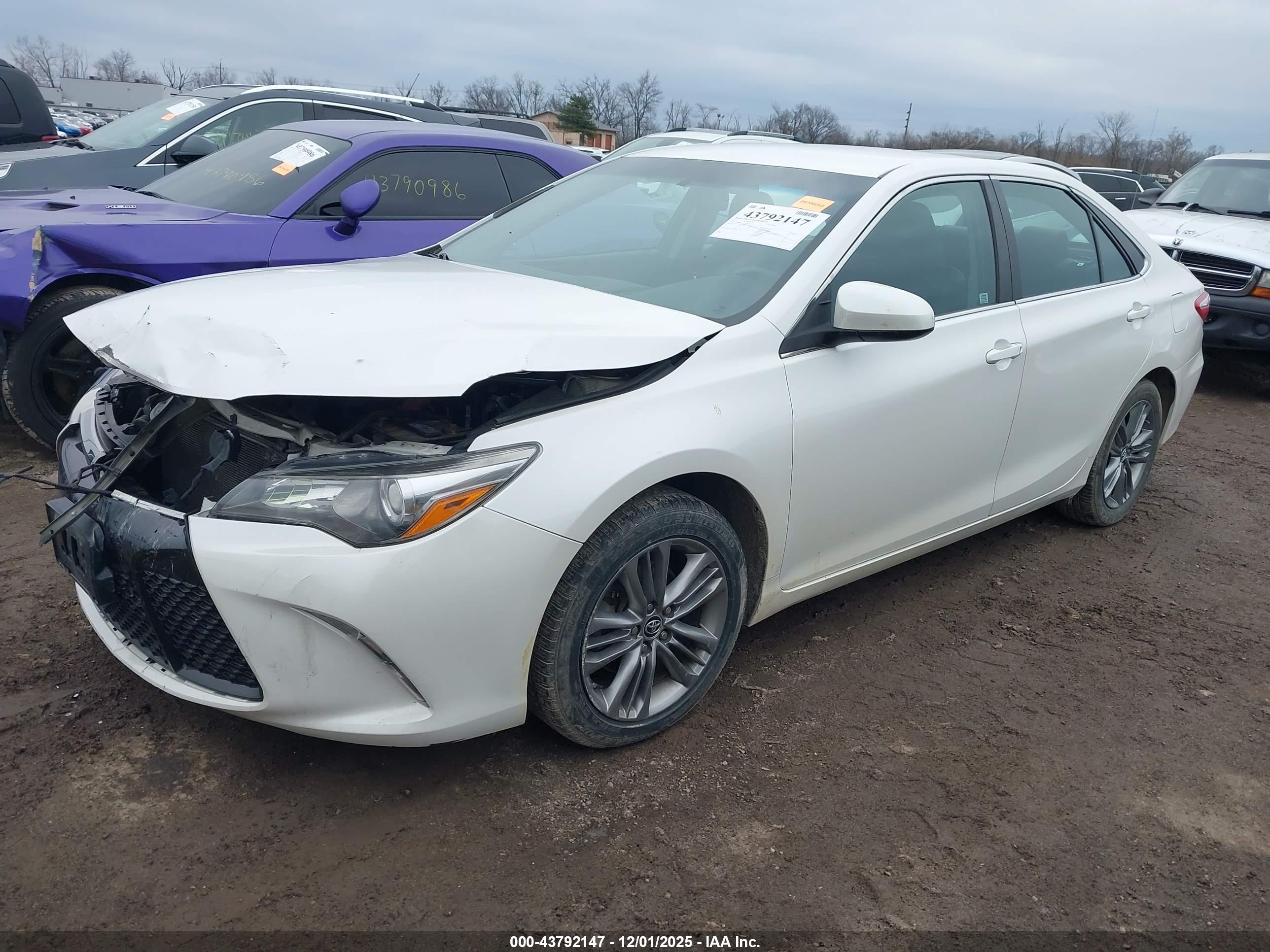 TOYOTA CAMRY image 2