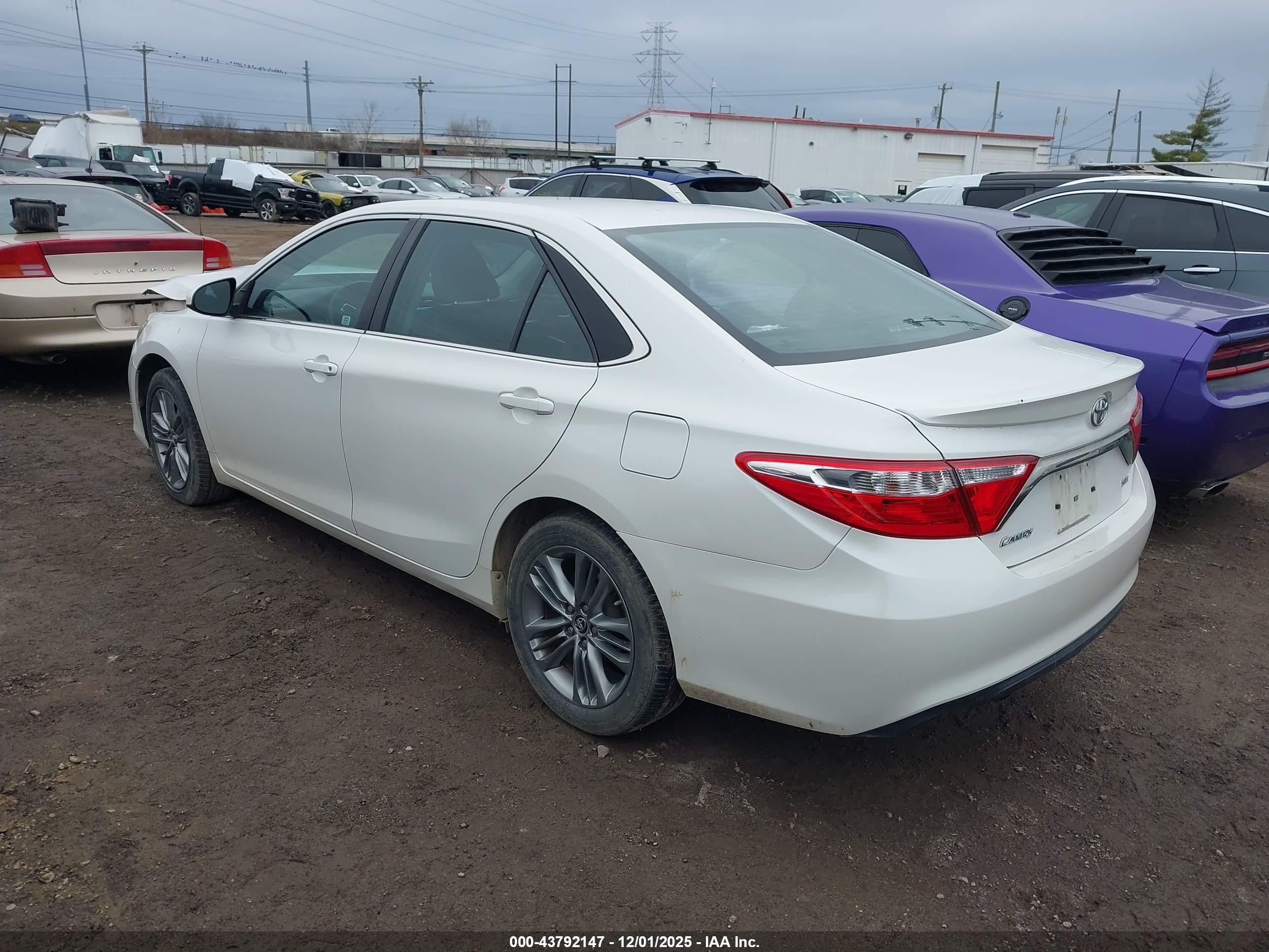 TOYOTA CAMRY image 3