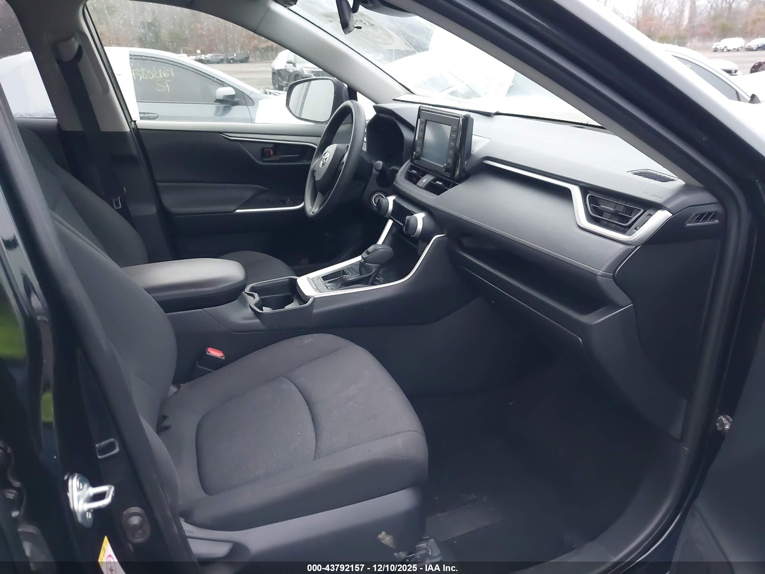 TOYOTA RAV4 image 5
