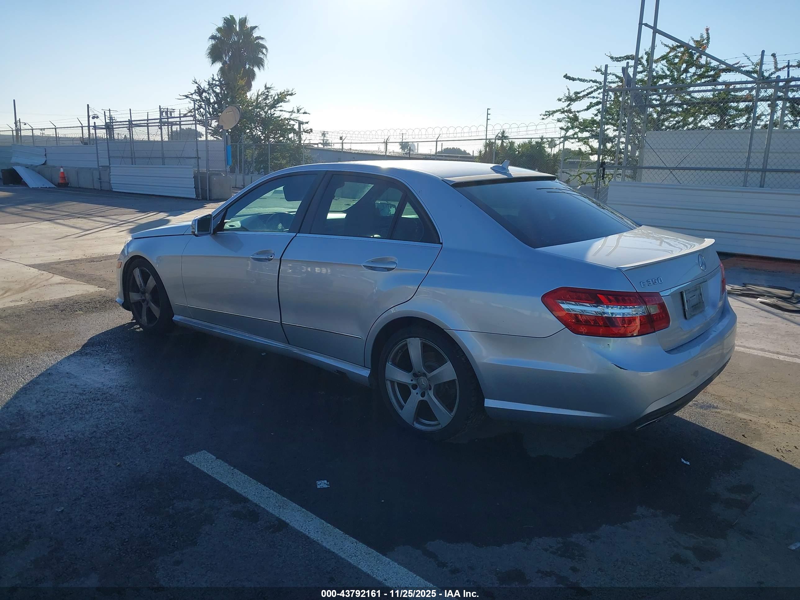 MERCEDES-BENZ E image 3