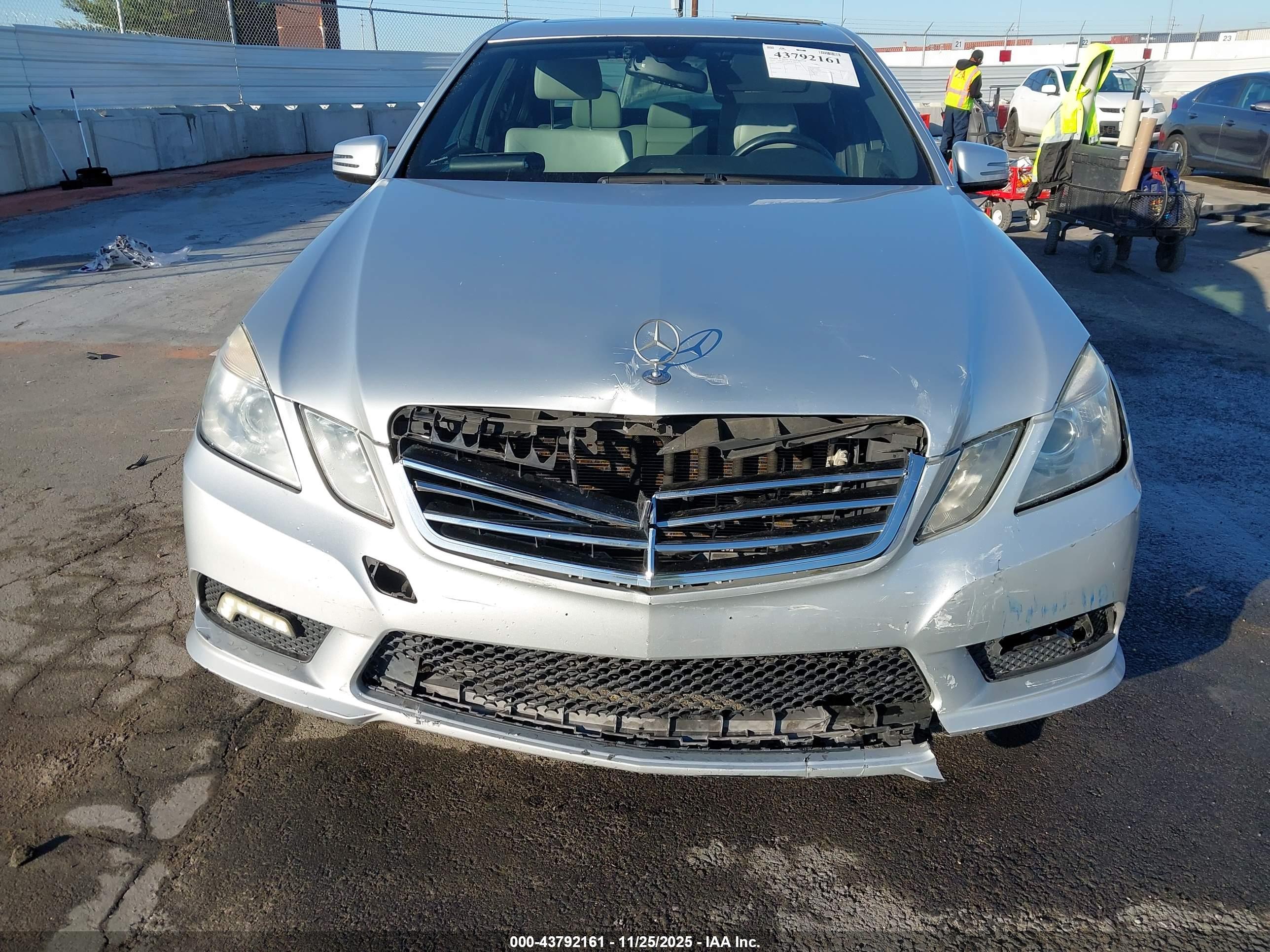 MERCEDES-BENZ E image 6