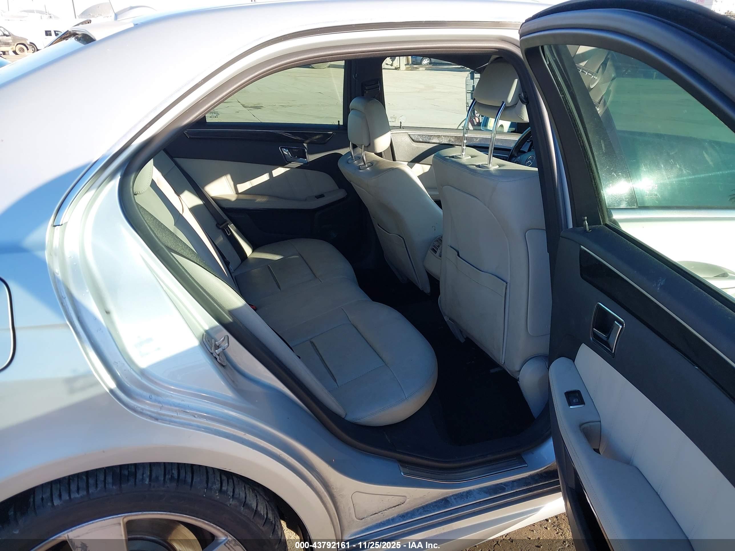 MERCEDES-BENZ E image 8