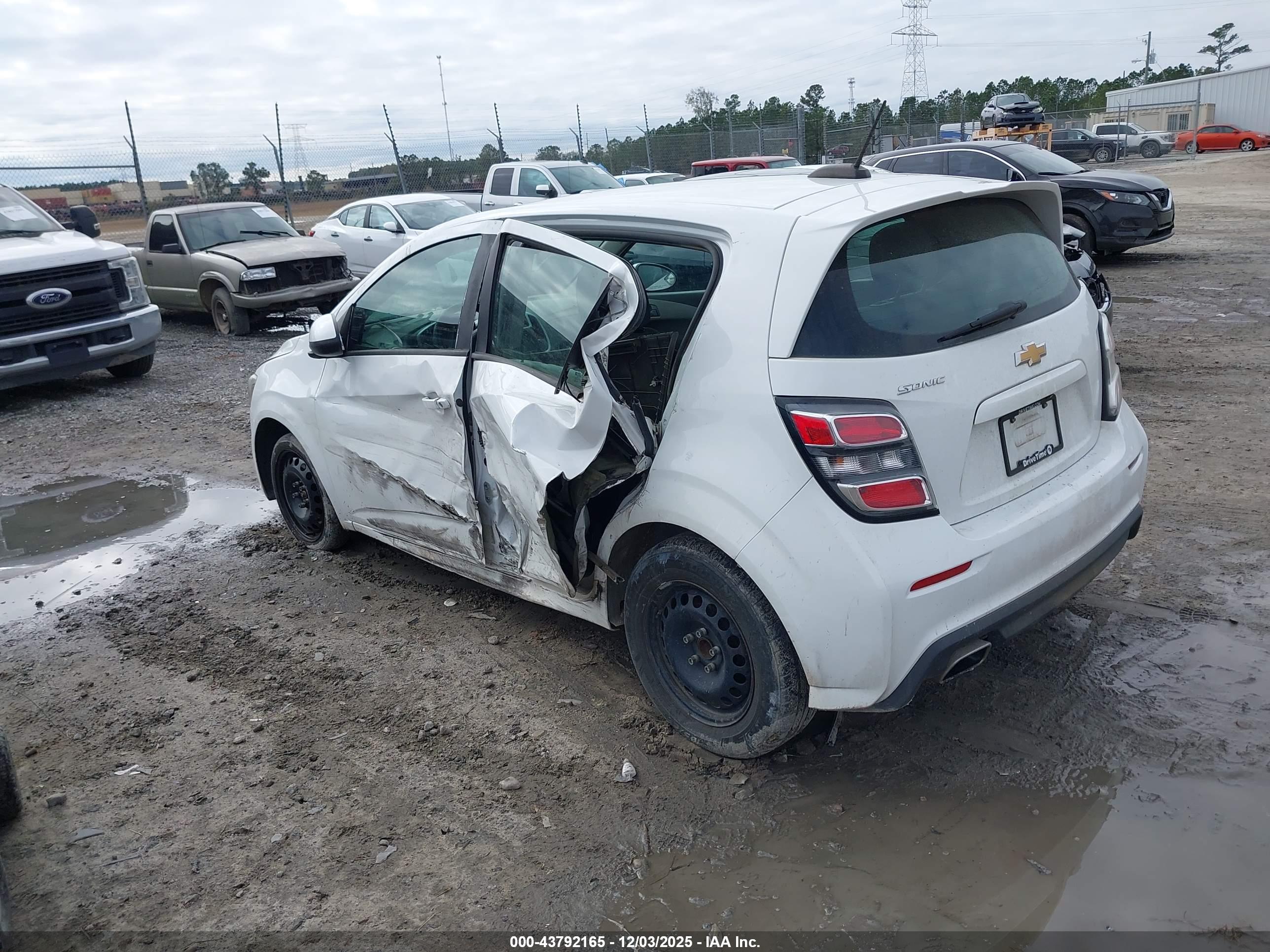 CHEVROLET SONIC image 3