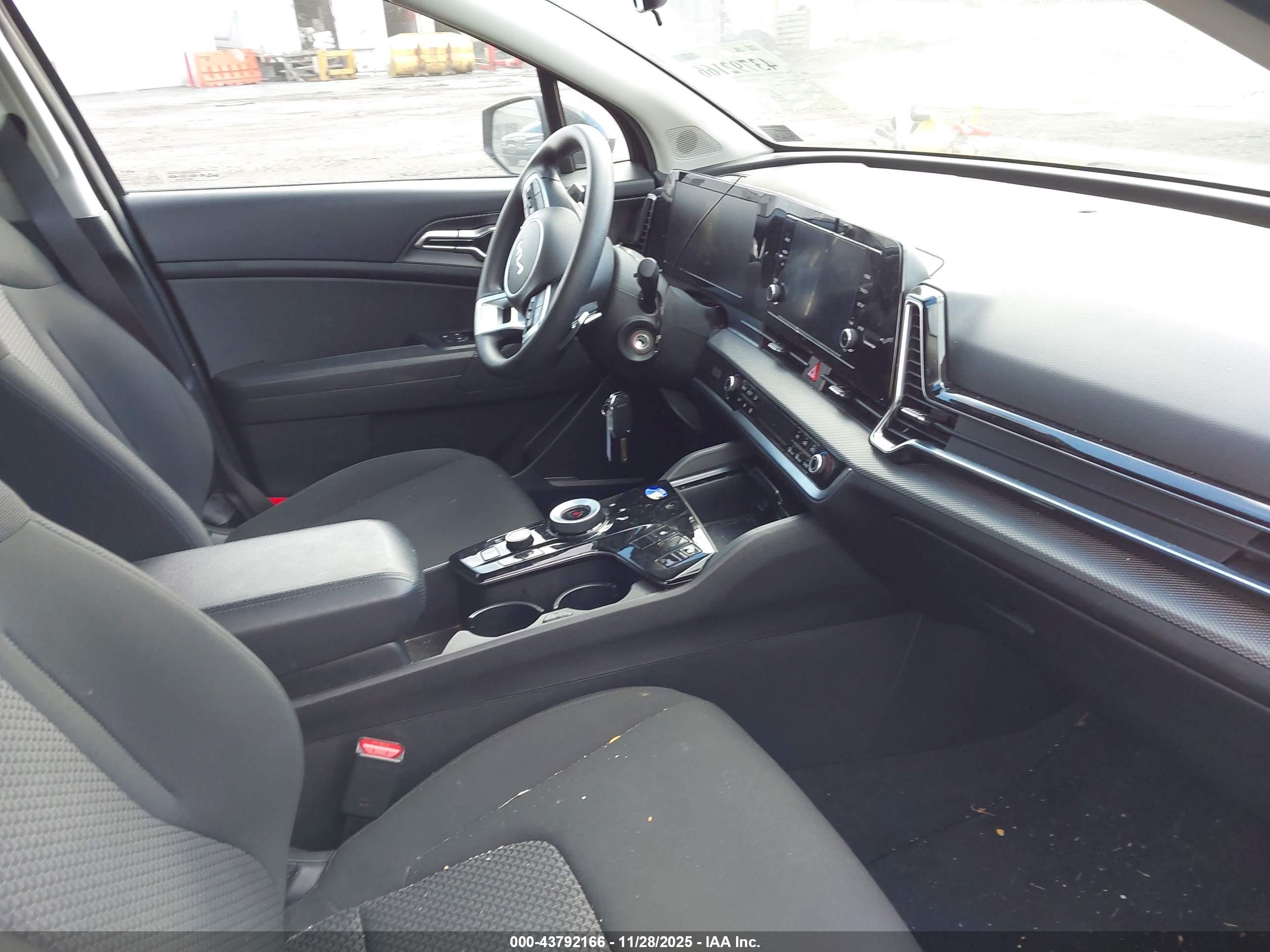 KIA SPORTAGE image 5