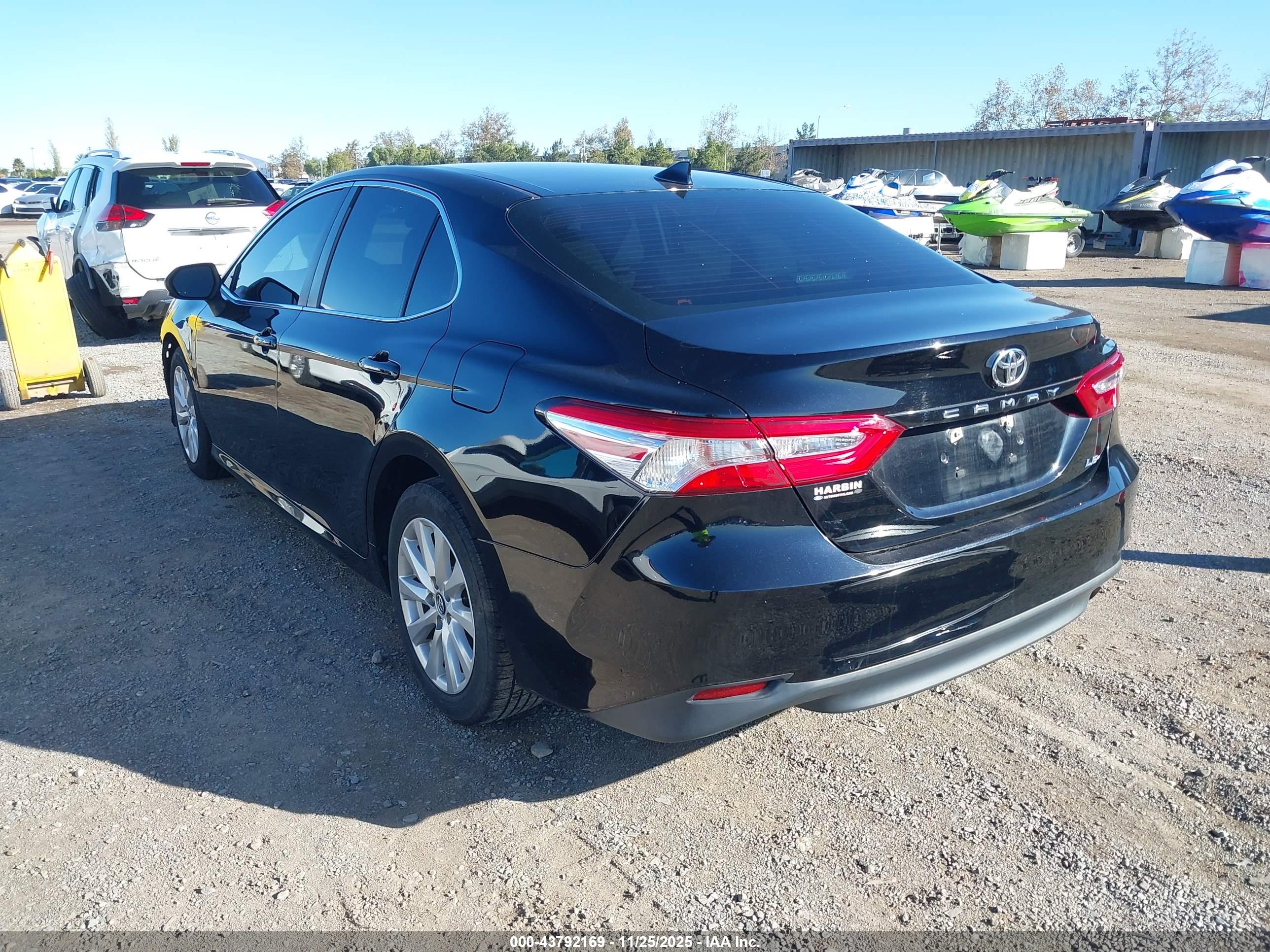 TOYOTA CAMRY image 3