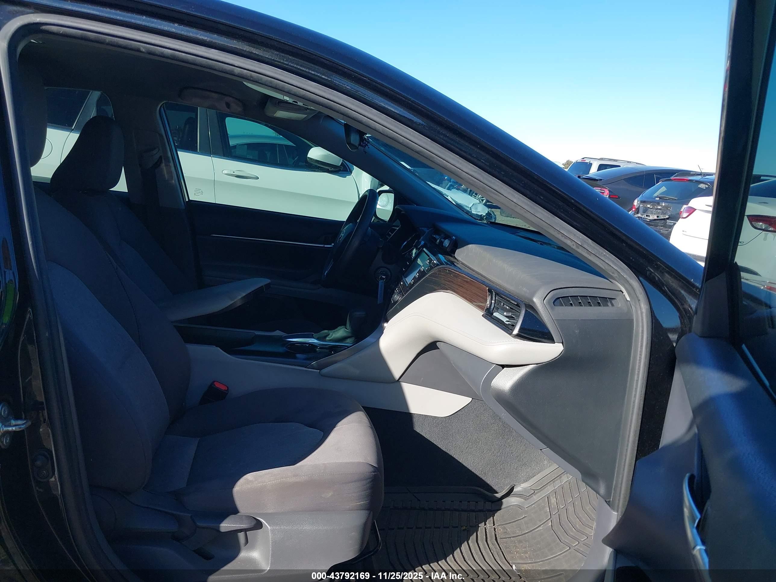 TOYOTA CAMRY image 5