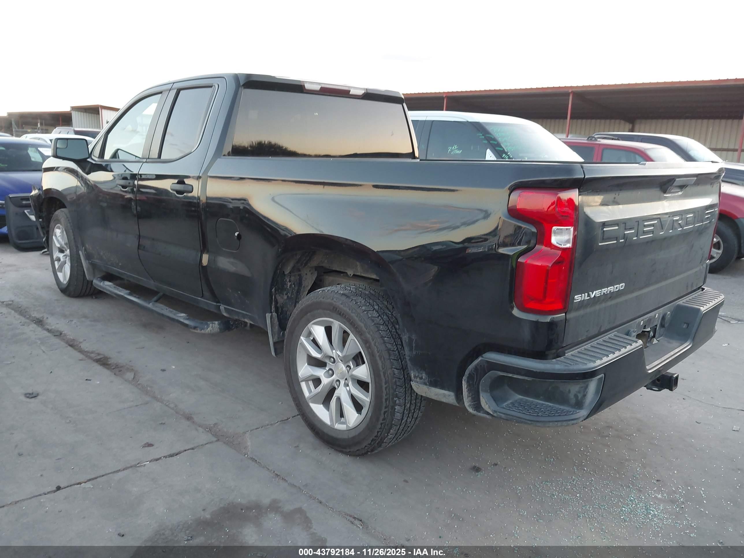 CHEVROLET SILVERADO image 3