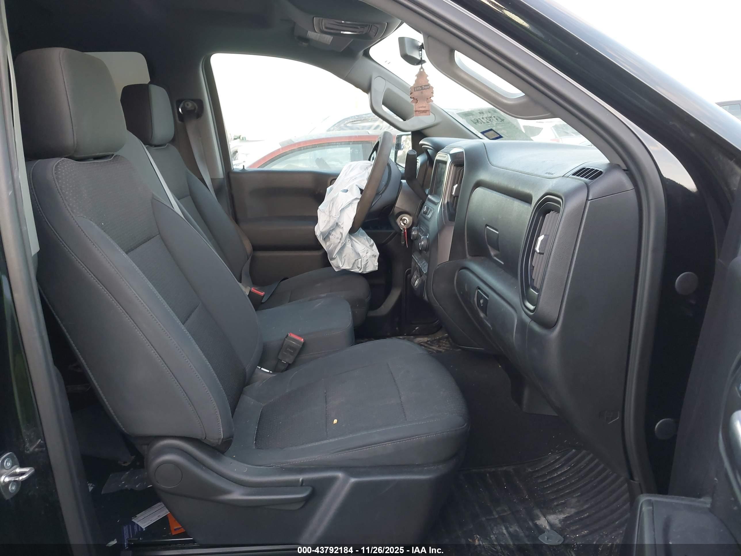 CHEVROLET SILVERADO image 5