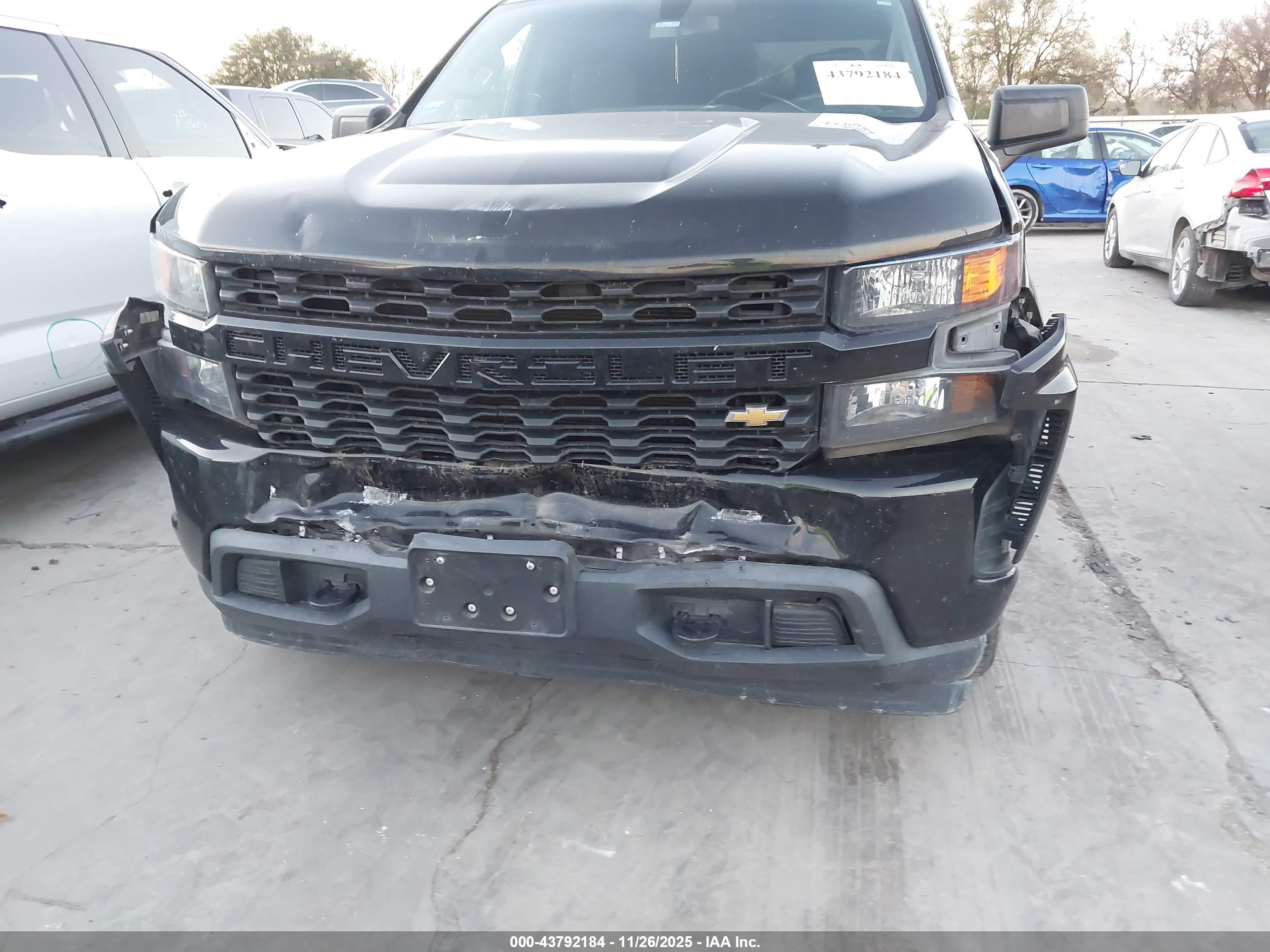 CHEVROLET SILVERADO image 6