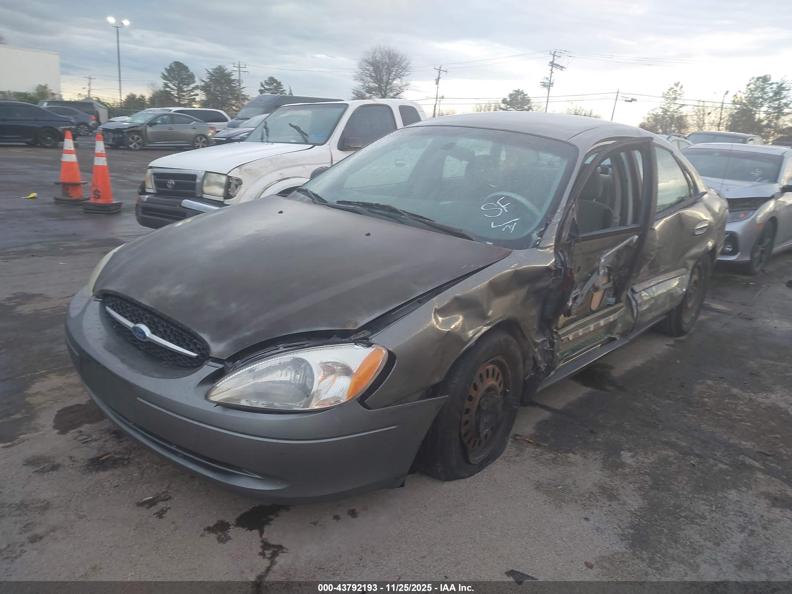 FORD TAURUS image 2