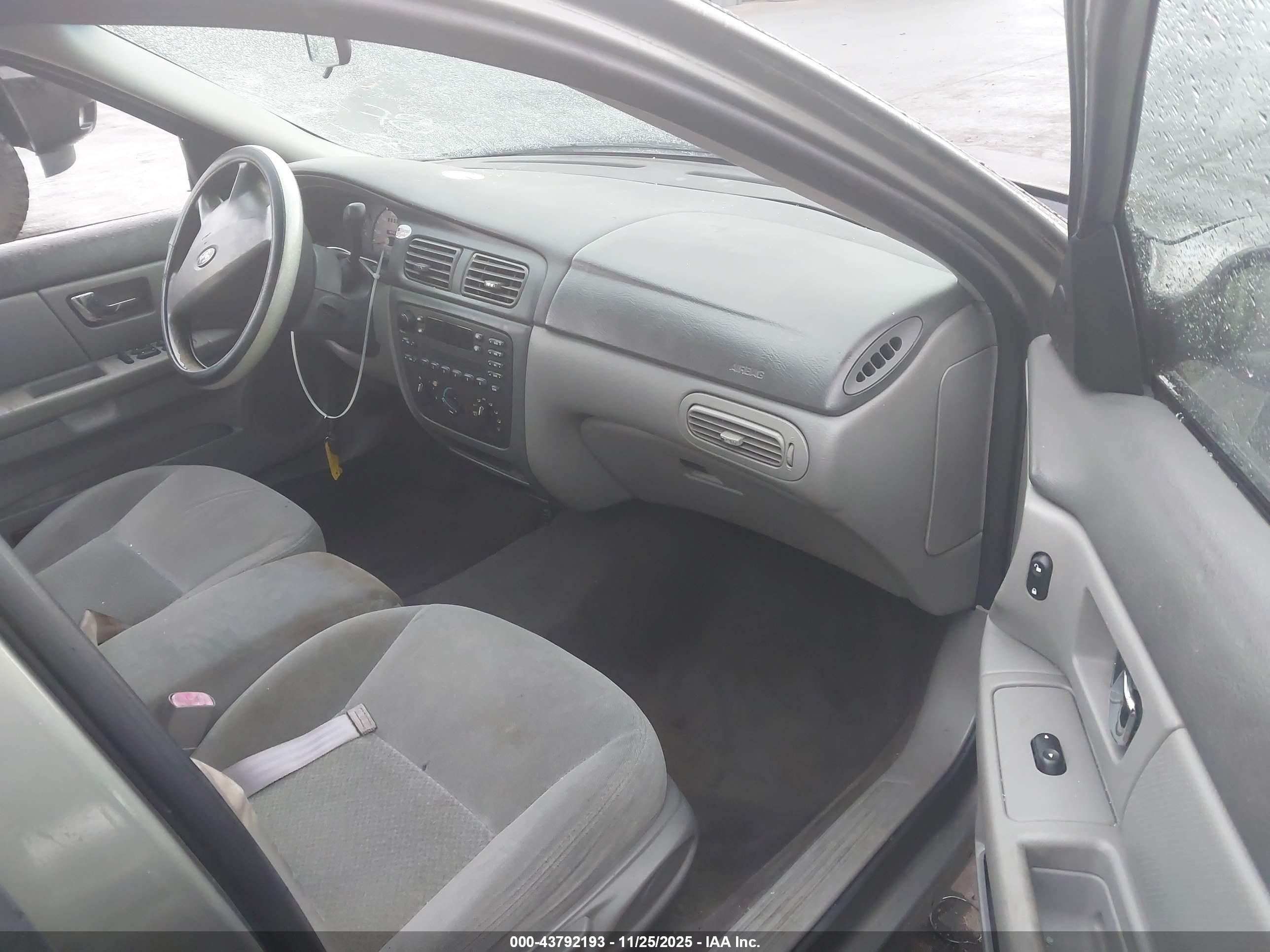 FORD TAURUS image 5
