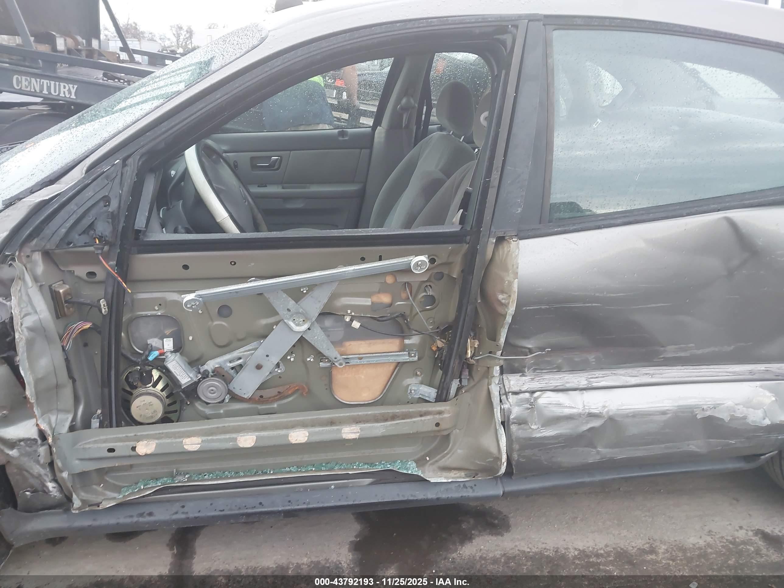 FORD TAURUS image 6