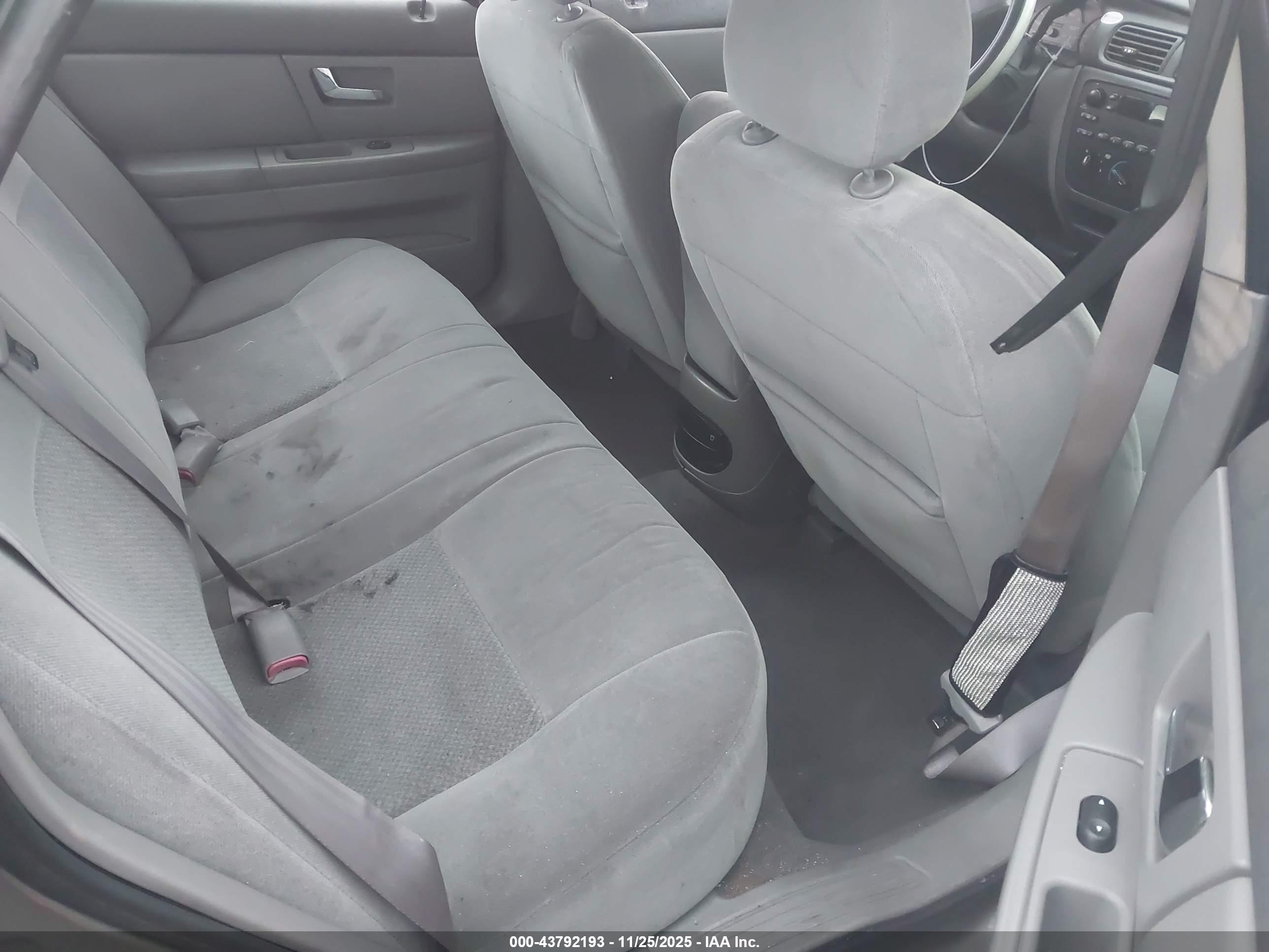 FORD TAURUS image 8