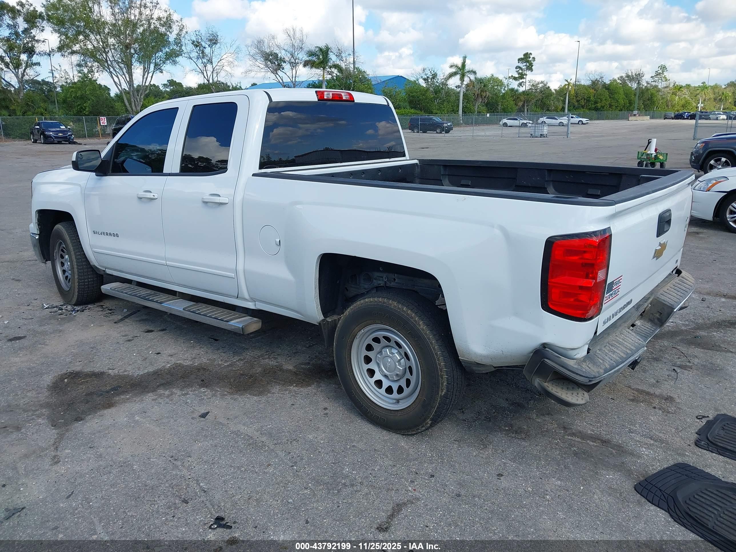 CHEVROLET SILVERADO image 3