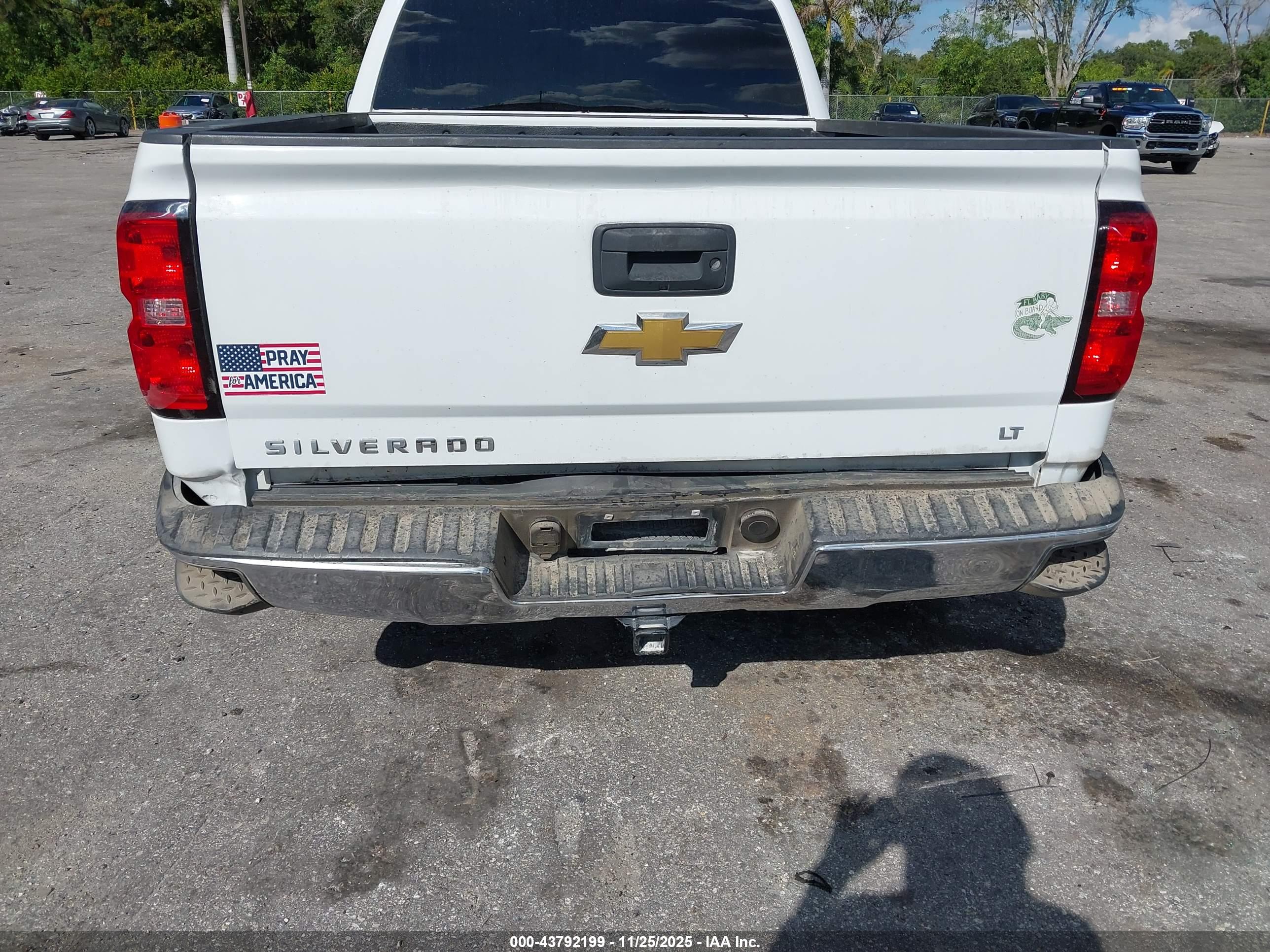CHEVROLET SILVERADO image 6