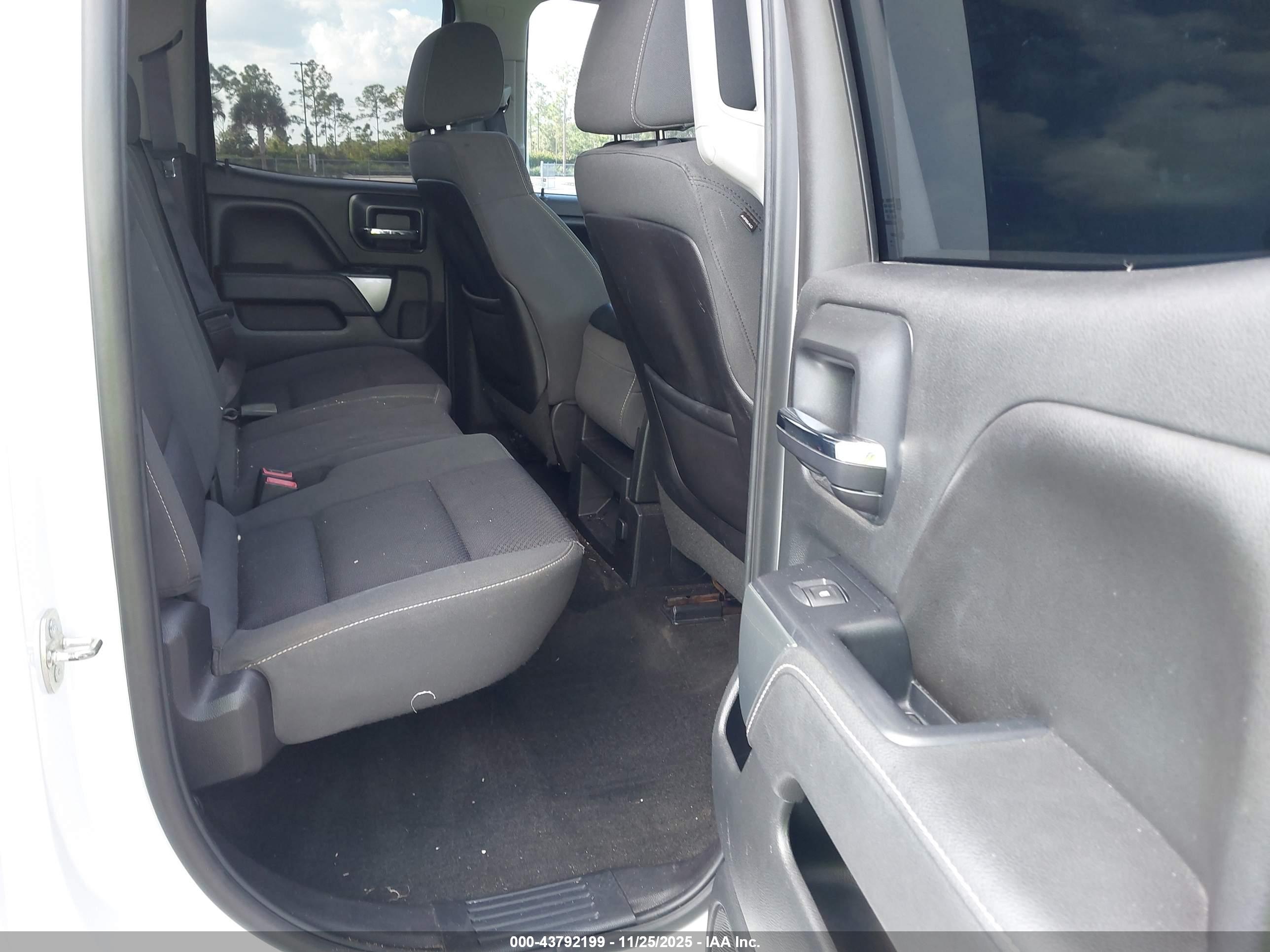 CHEVROLET SILVERADO image 8