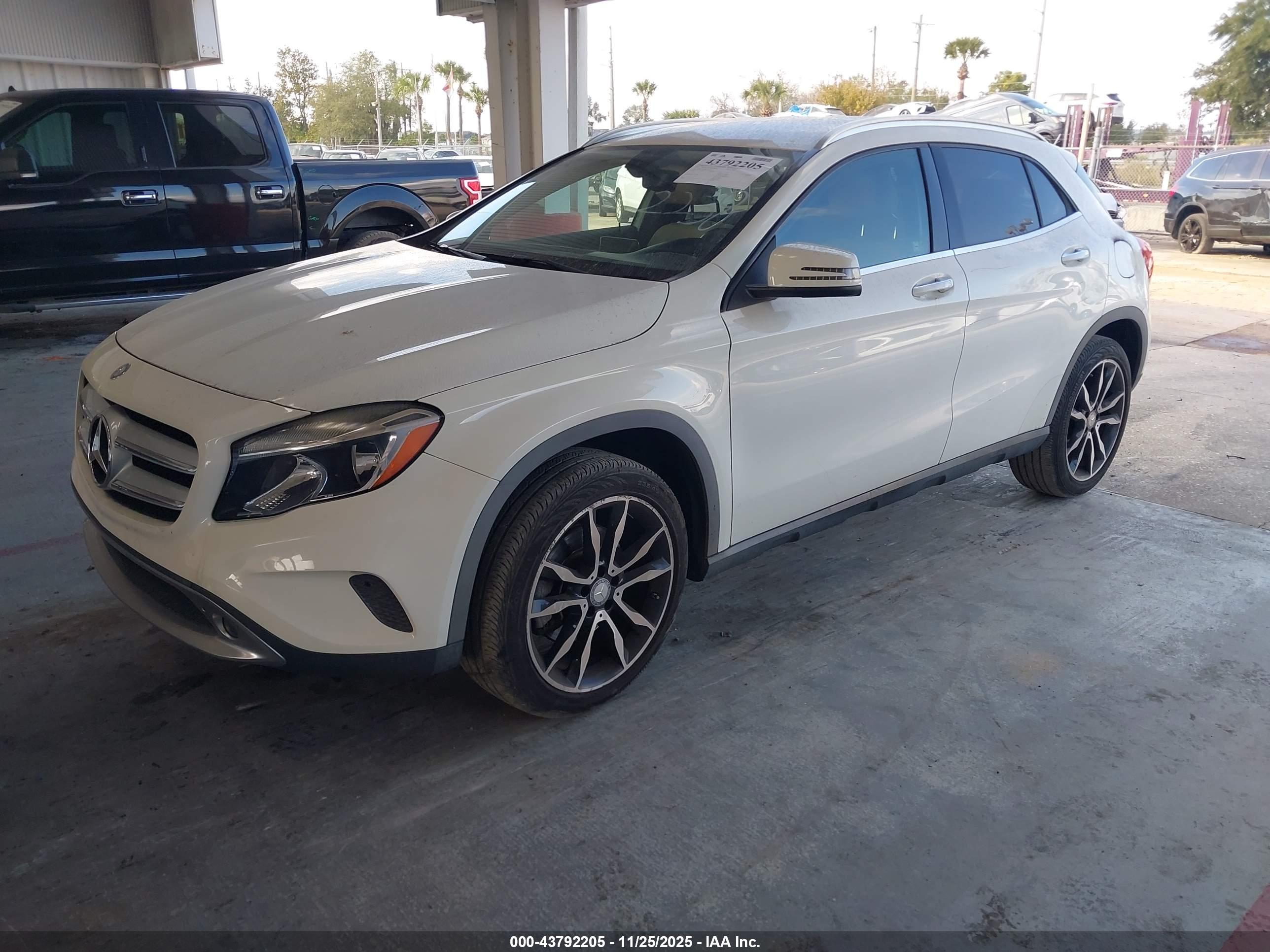 MERCEDES-BENZ GLA image 2