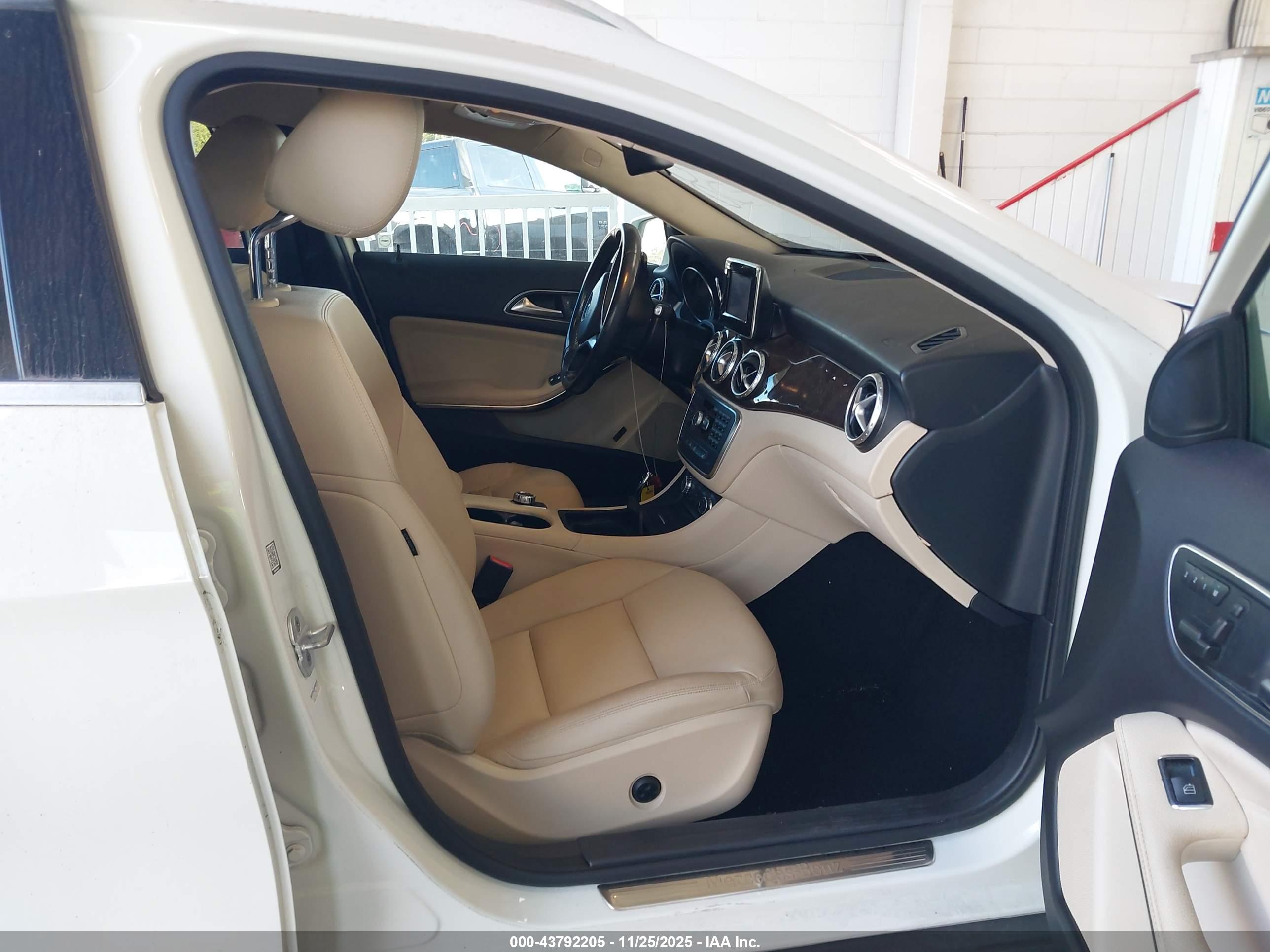 MERCEDES-BENZ GLA image 5