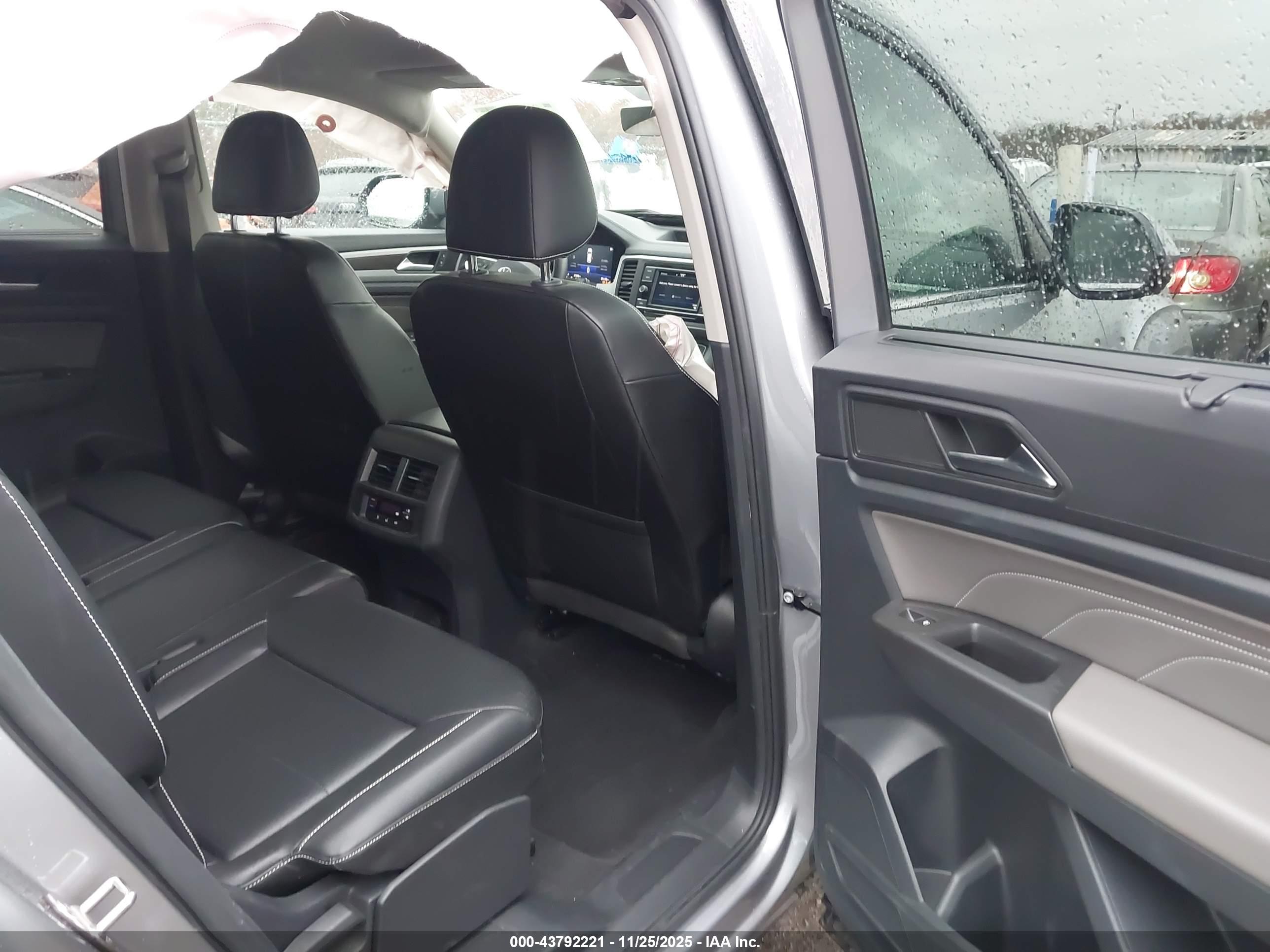 VOLKSWAGEN ATLAS image 8