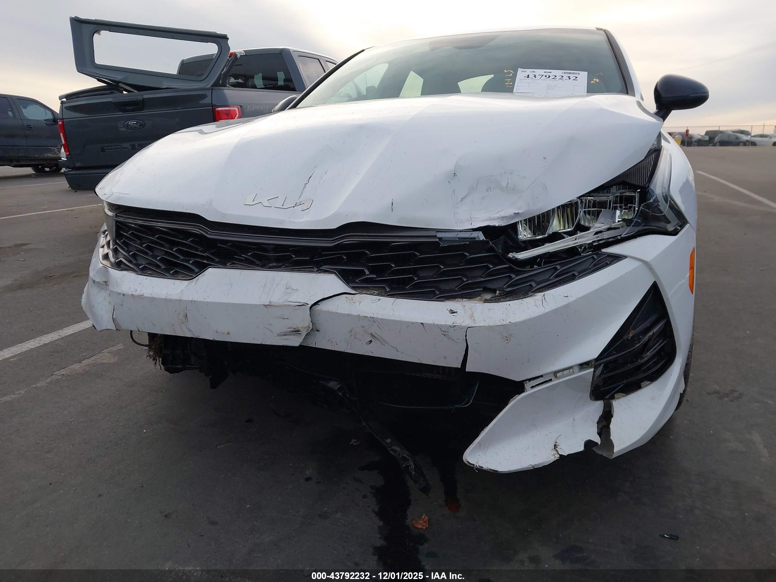 KIA K5 image 6