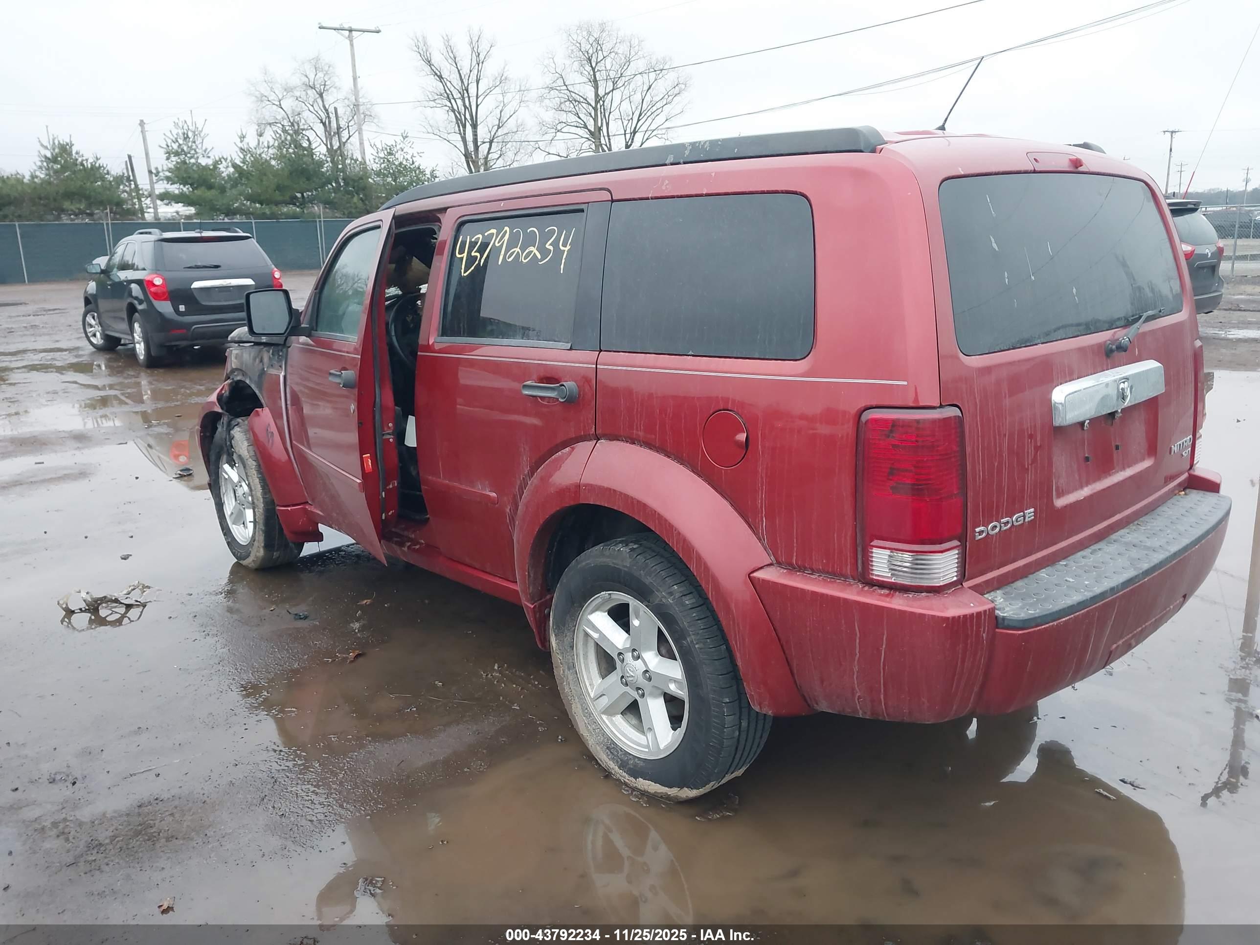 DODGE NITRO image 3