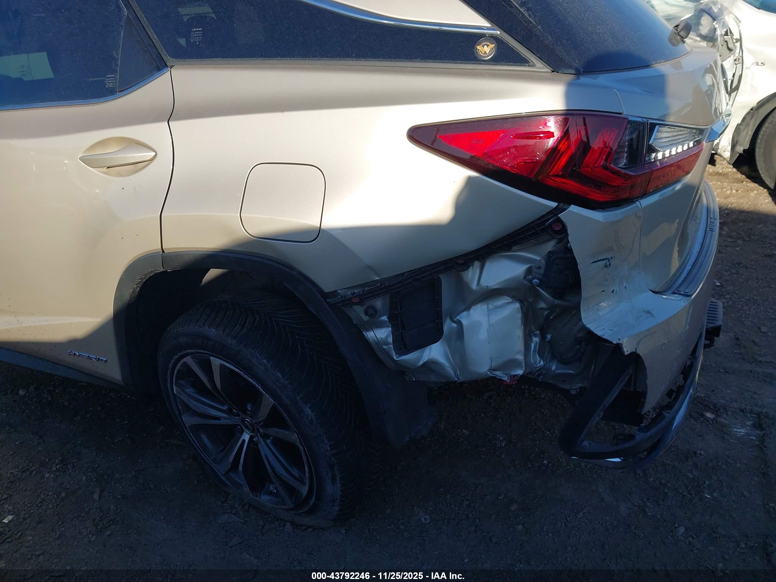 LEXUS RX image 6
