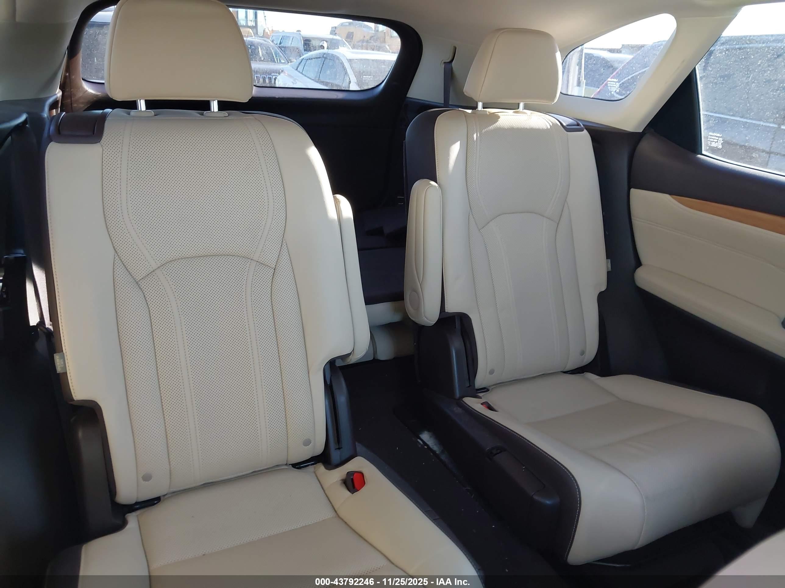 LEXUS RX image 8