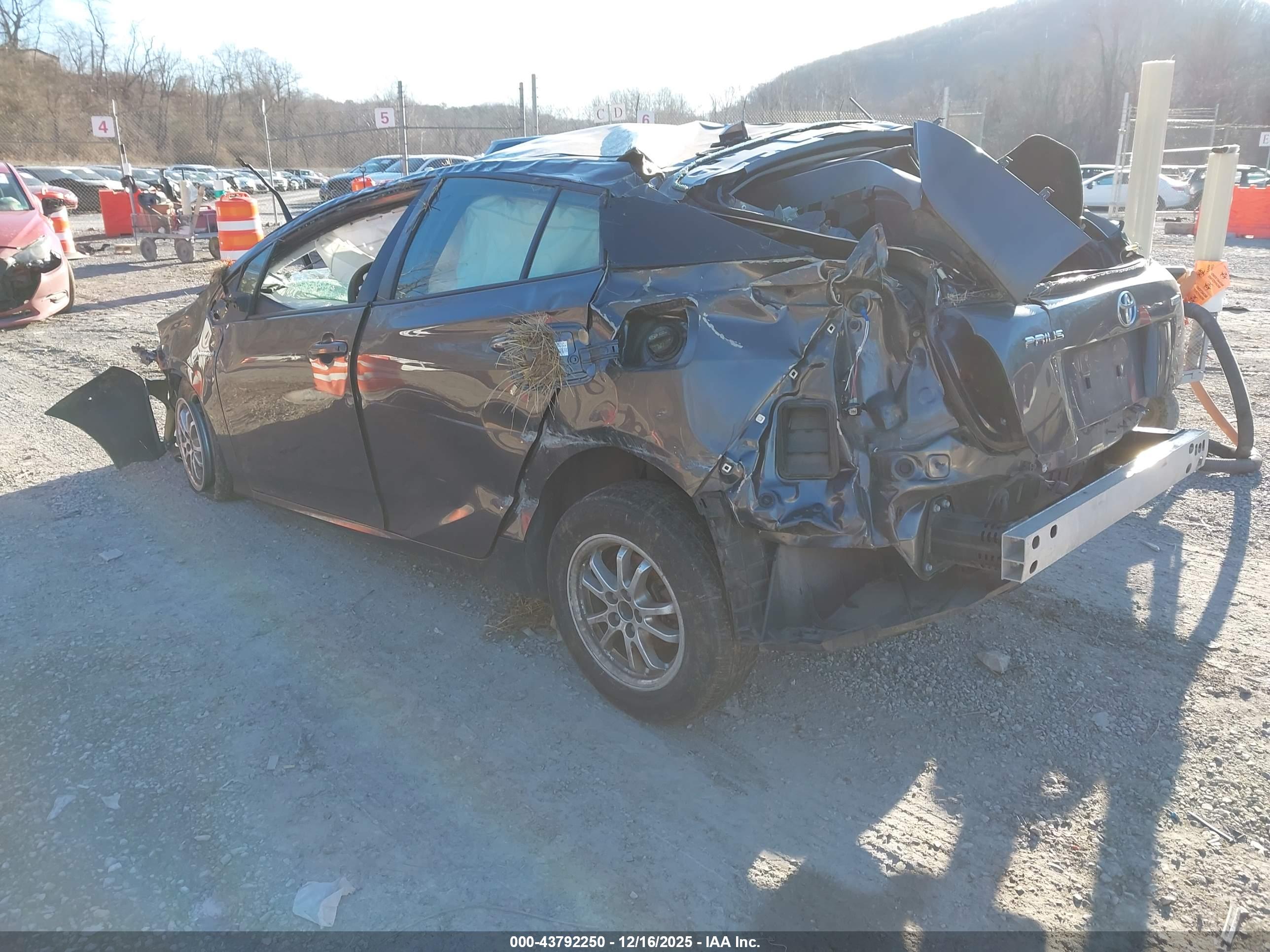 TOYOTA PRIUS image 3