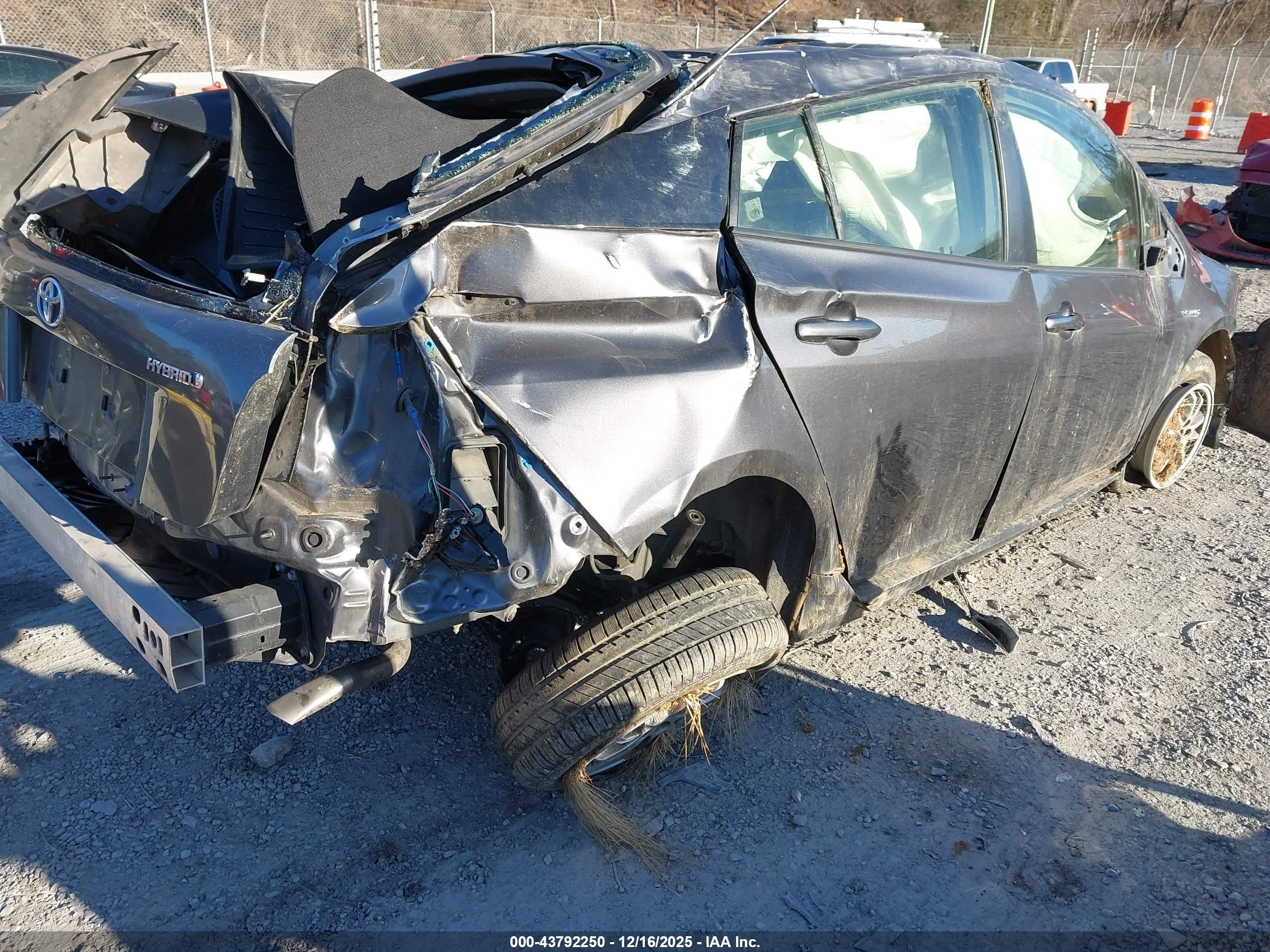 TOYOTA PRIUS image 4