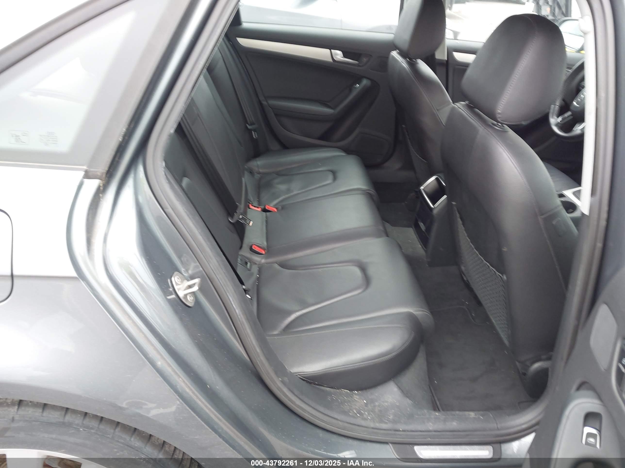 AUDI A4 image 8